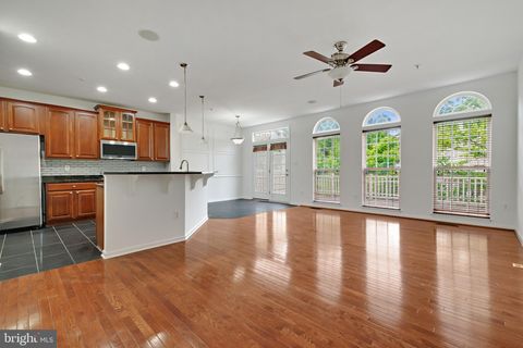 2424 NEWMOOR WAY UPPER MARLBORO MD 20774