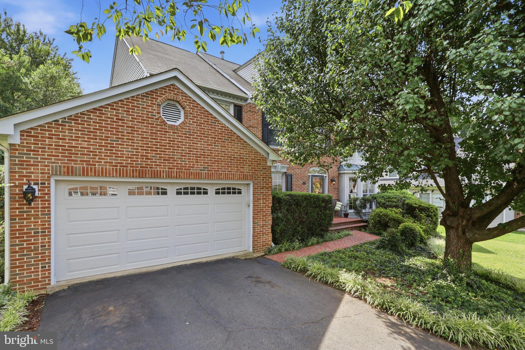 808 AUTUMN BREEZE COURT