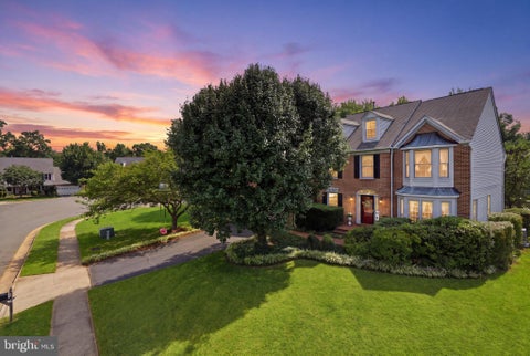 Photo of 808 Autumn Breeze Court, HERNDON, VA 20170 (MLS # VAFX2338764)