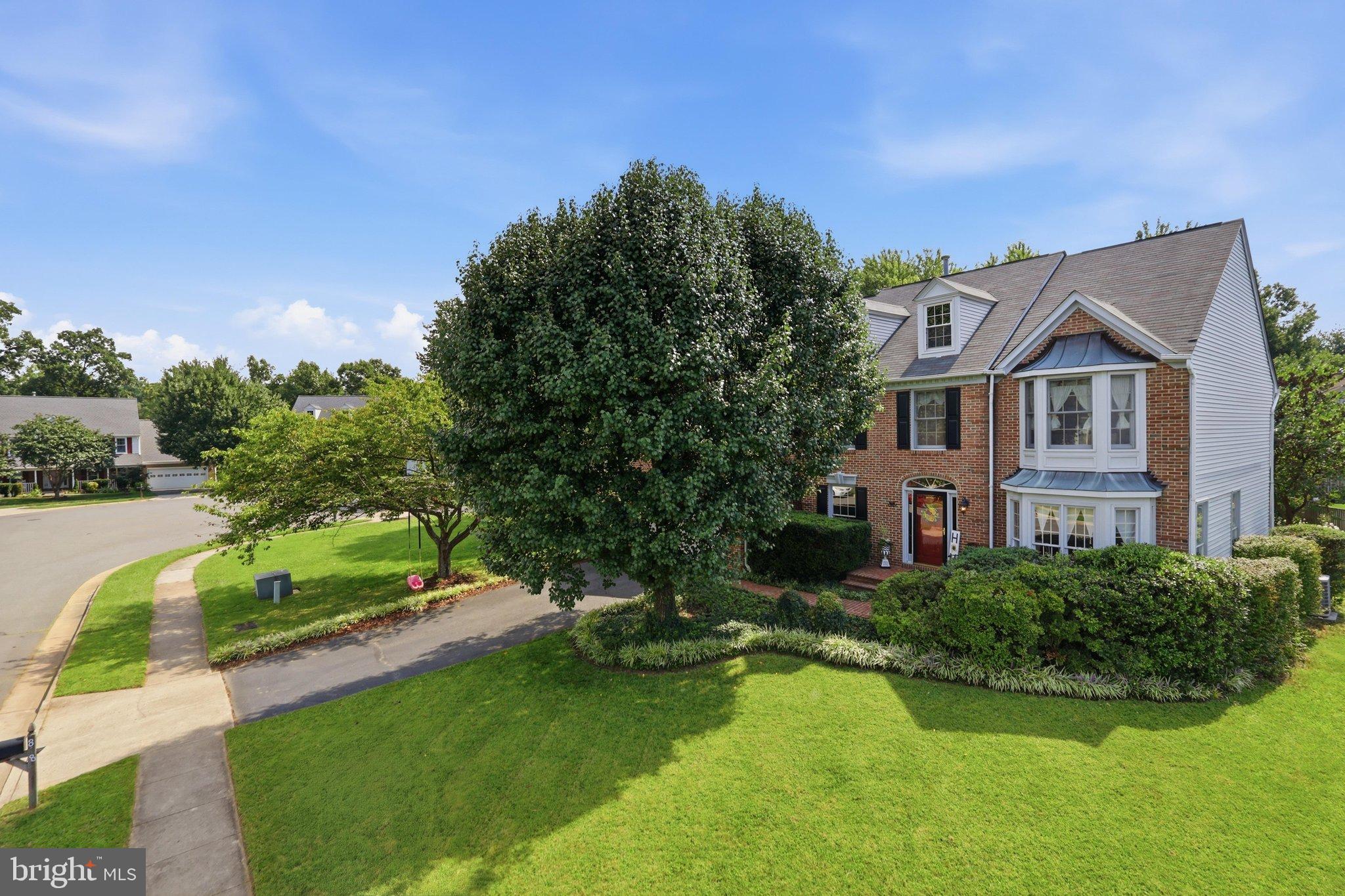 808 AUTUMN BREEZE COURT