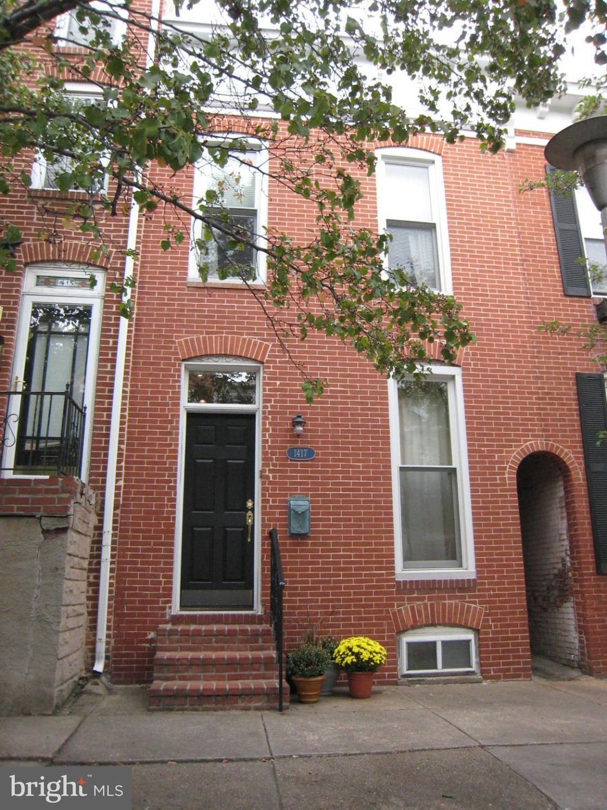 This one has it all...Wonderful wide row home w huge liv rm w 9'3" ceiling hgt, wd burn'g fp, orig wd flrs. 1850SF!! Generous spaces & flooded w natural light. Move in cond w many recent updates include roof, HVAC, most appliances, windows, patio drs, Granite, French Door ref, Large park'g pad in rear w clean easily navigated alley. Great block w lovely trees. 2nd fl & rooftop deck. Large closets.