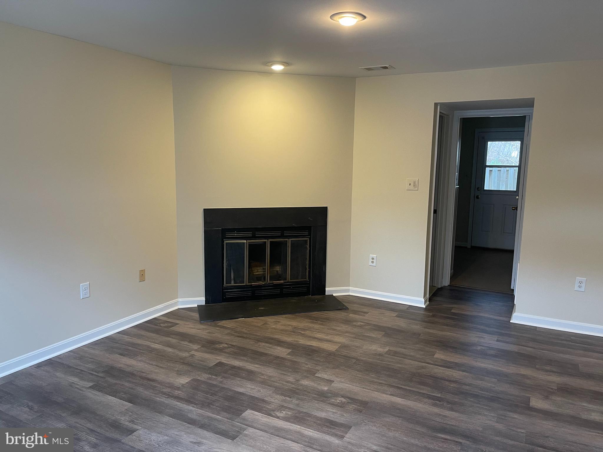 CROFTON MEADOWS - Residential Lease