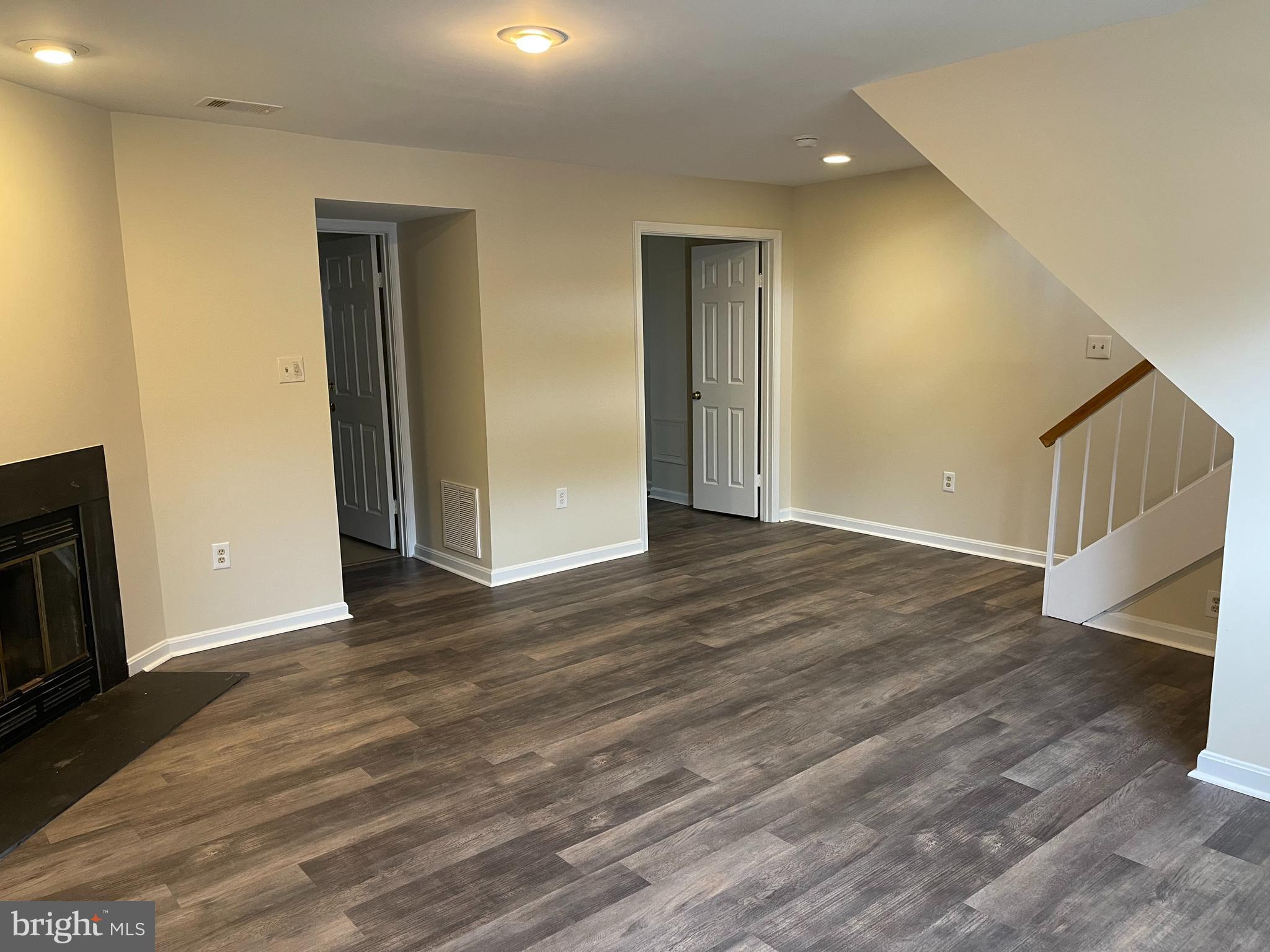 CROFTON MEADOWS - Residential Lease