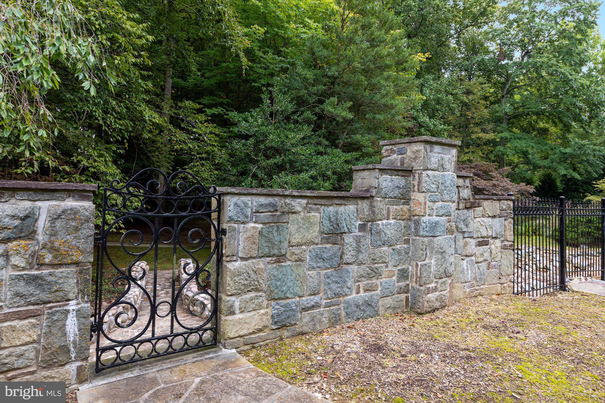 FALCONHURST - Residential