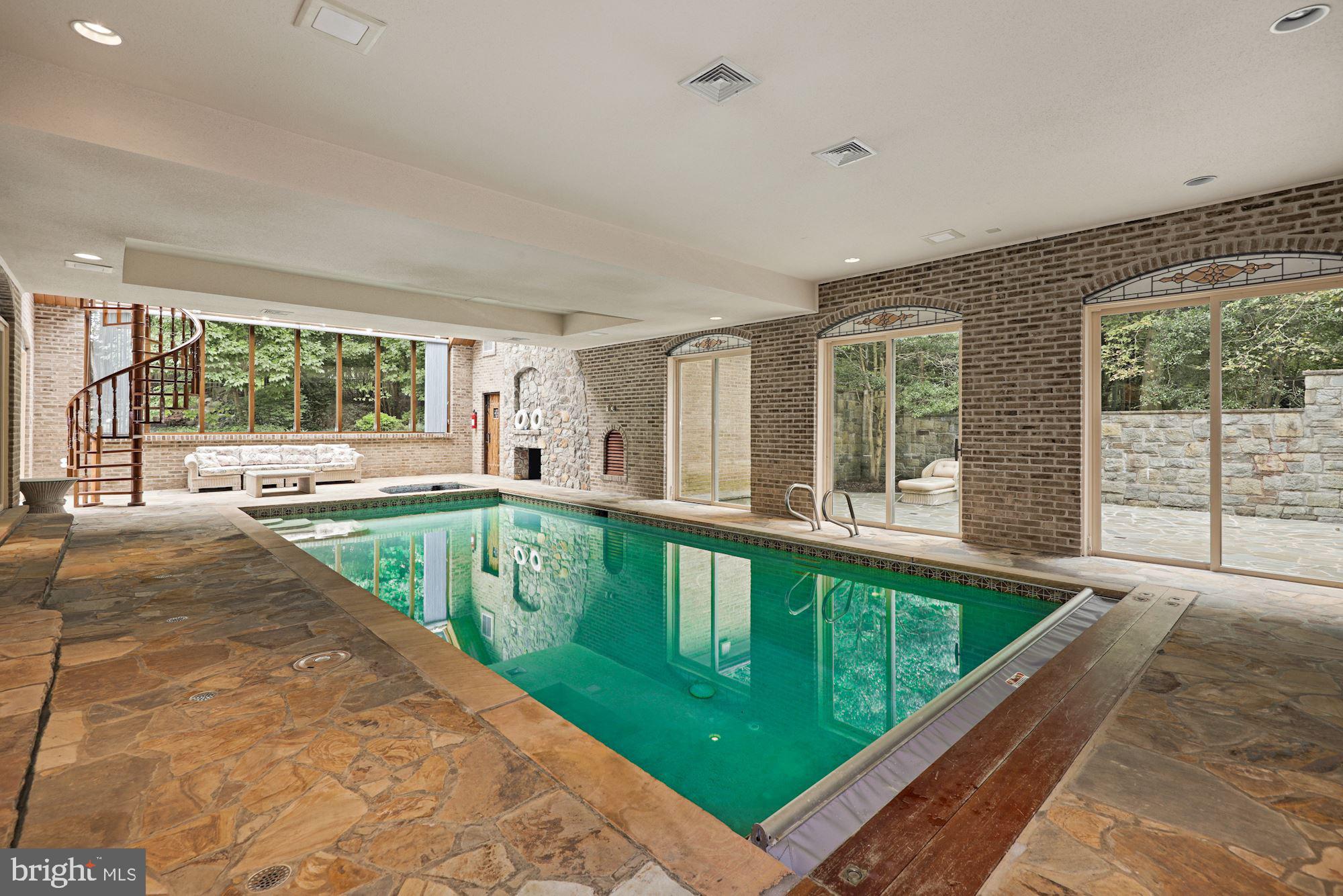 FALCONHURST - Residential