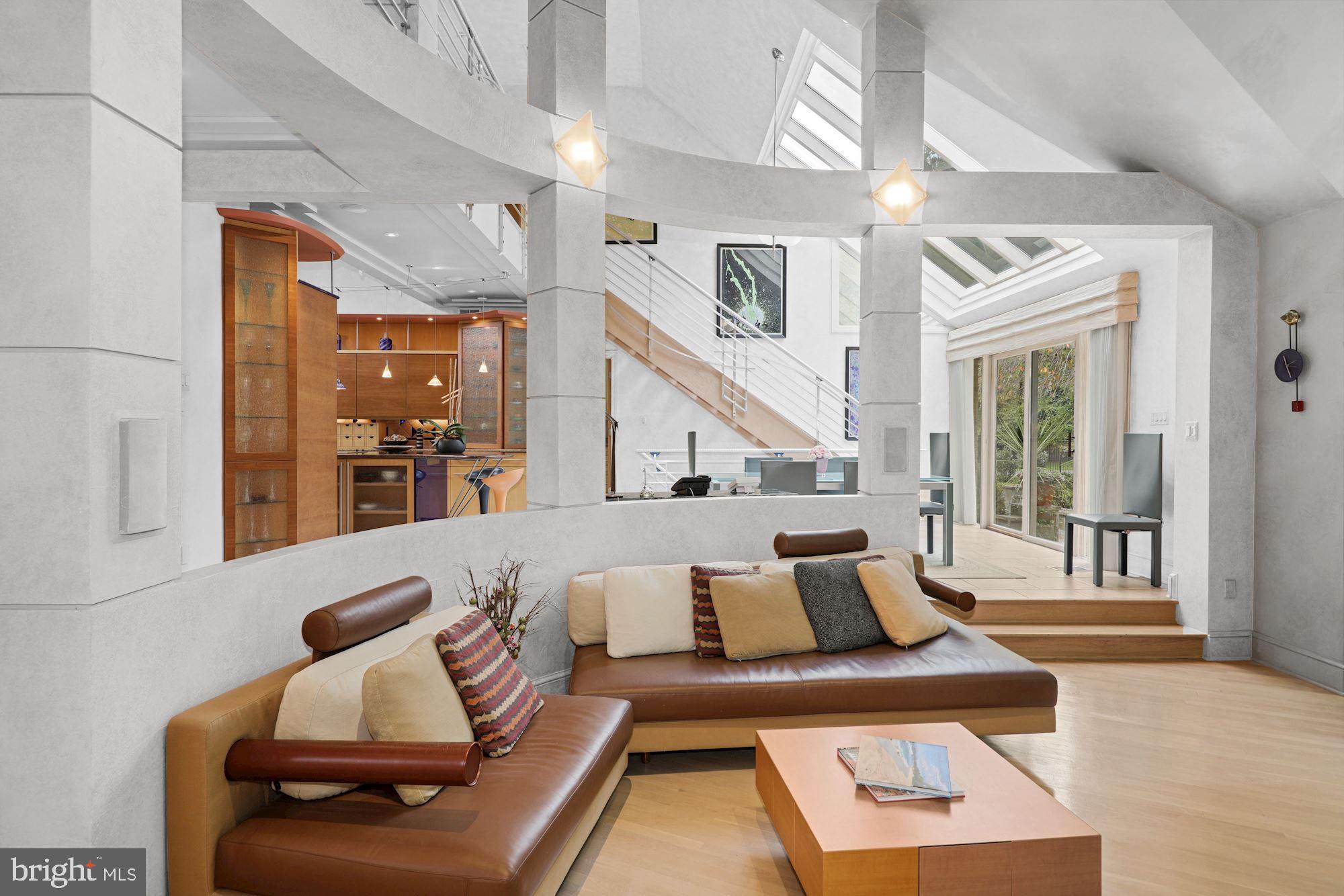 FALCONHURST - Residential