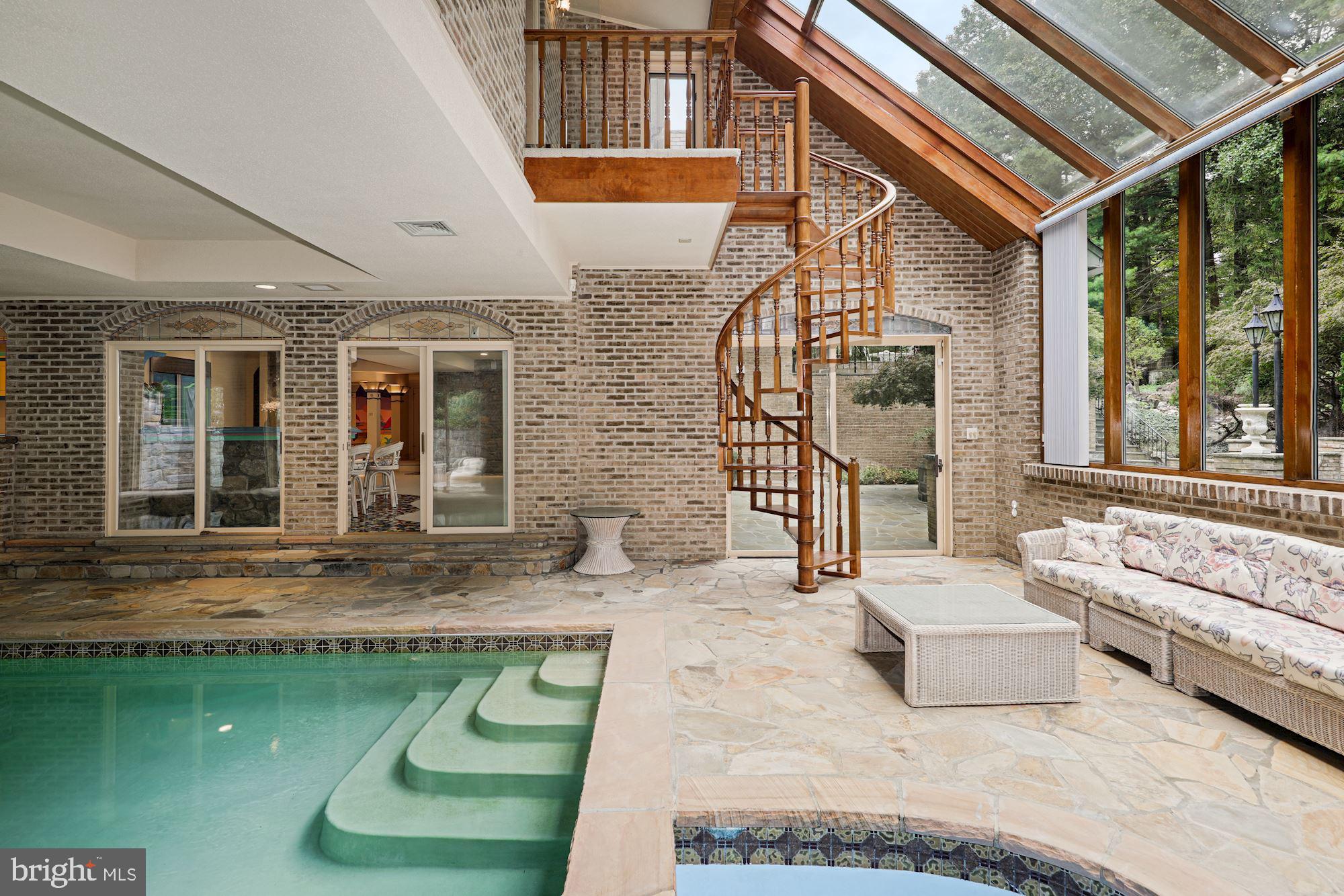 FALCONHURST - Residential