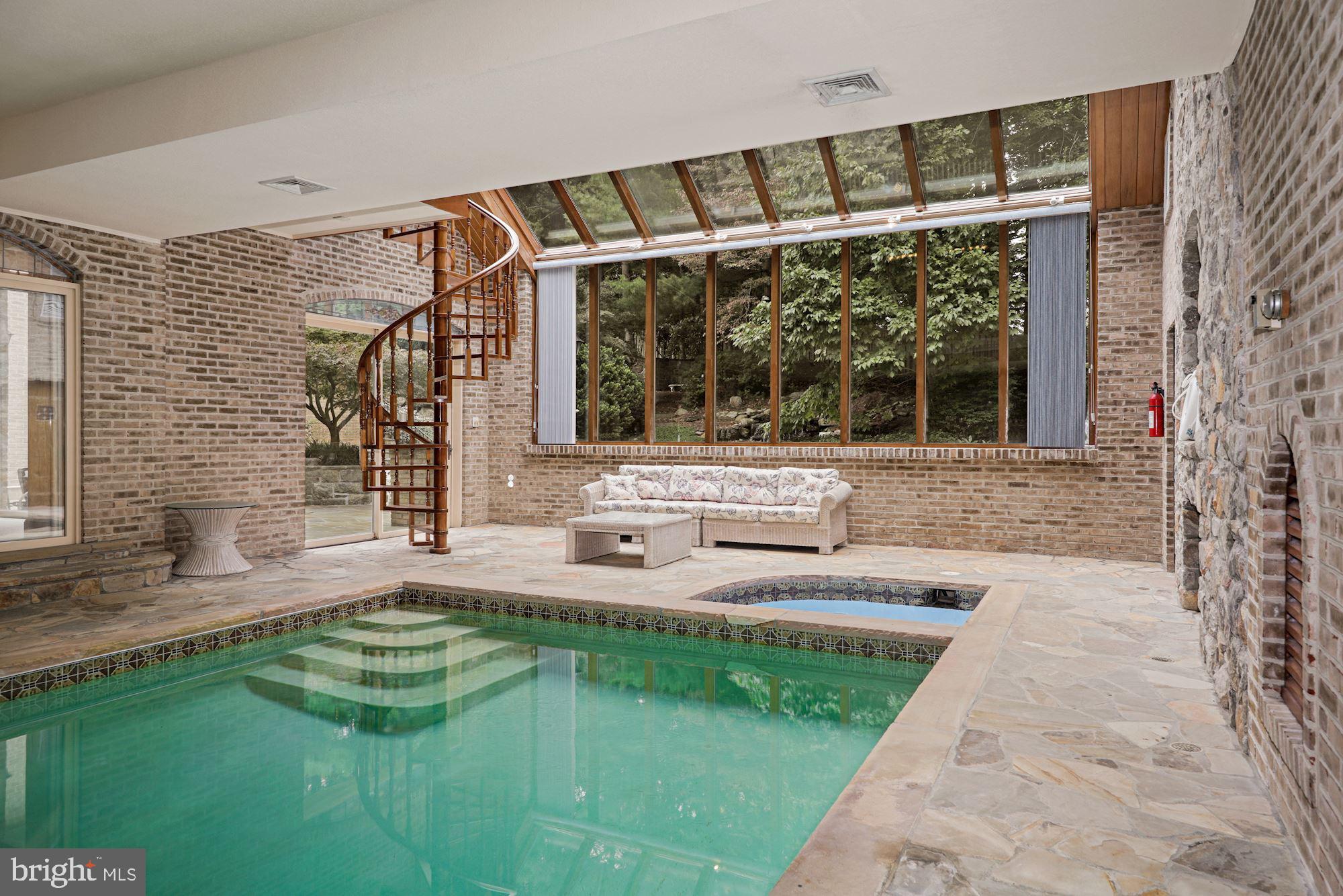 FALCONHURST - Residential