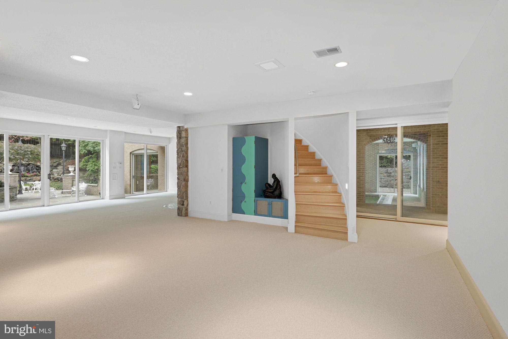 FALCONHURST - Residential