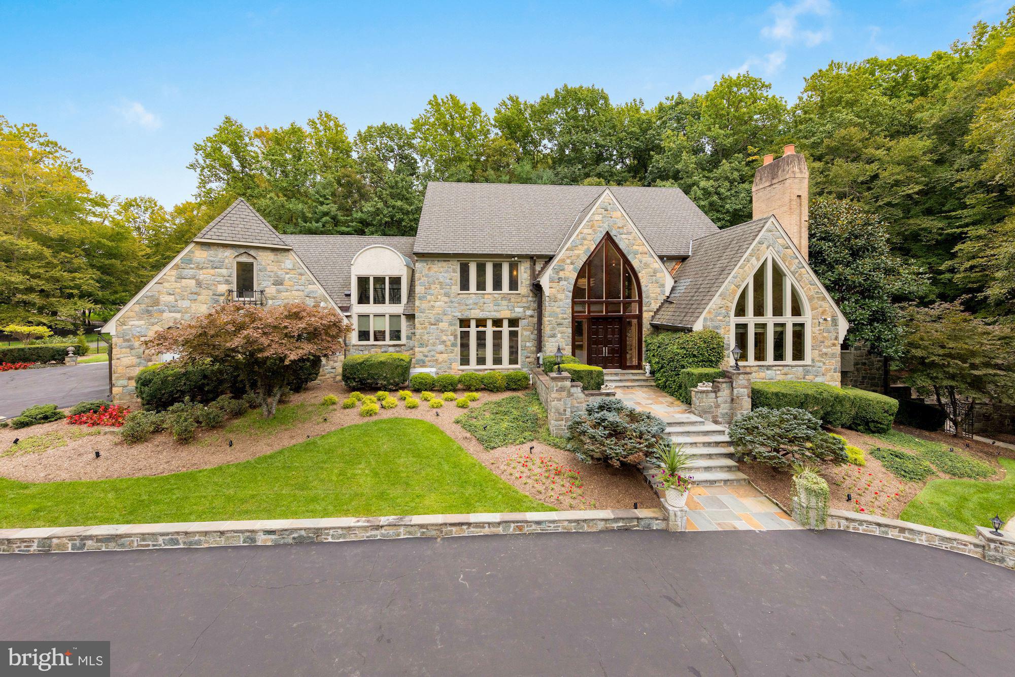 FALCONHURST - Residential