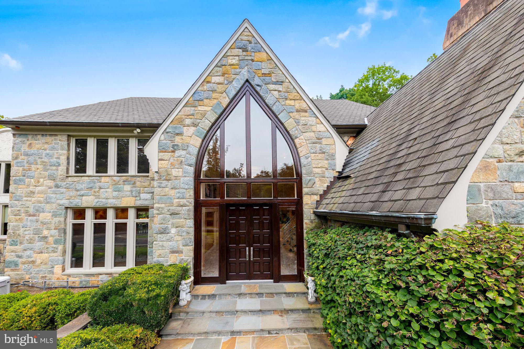 FALCONHURST - Residential