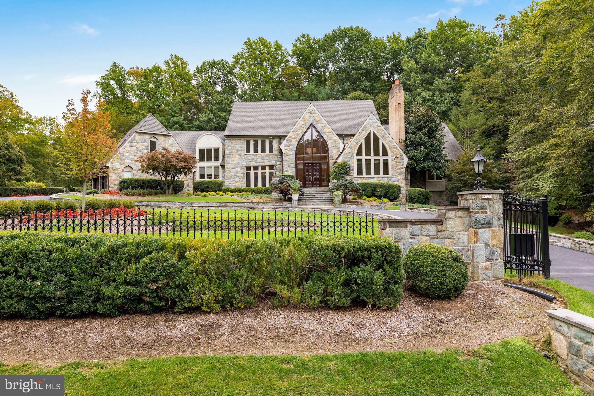 FALCONHURST - Residential