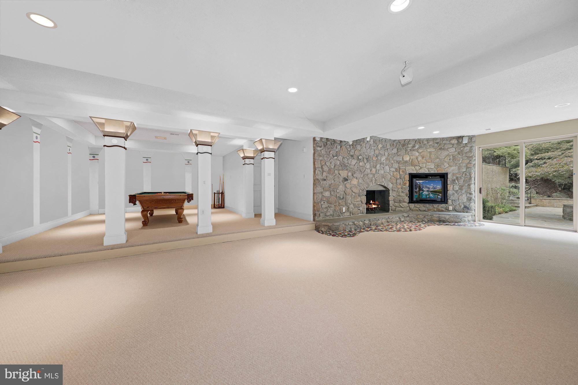 FALCONHURST - Residential