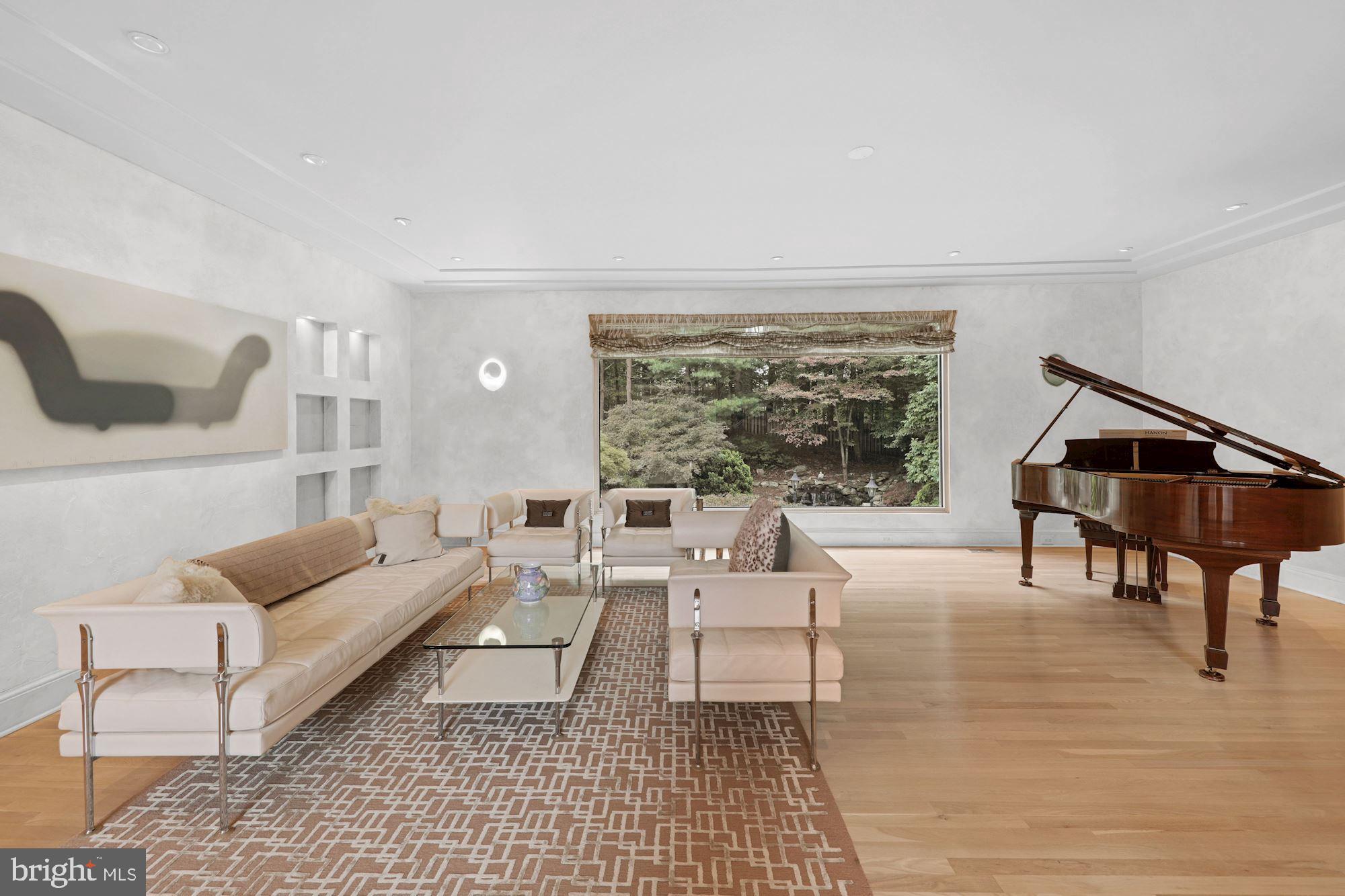FALCONHURST - Residential