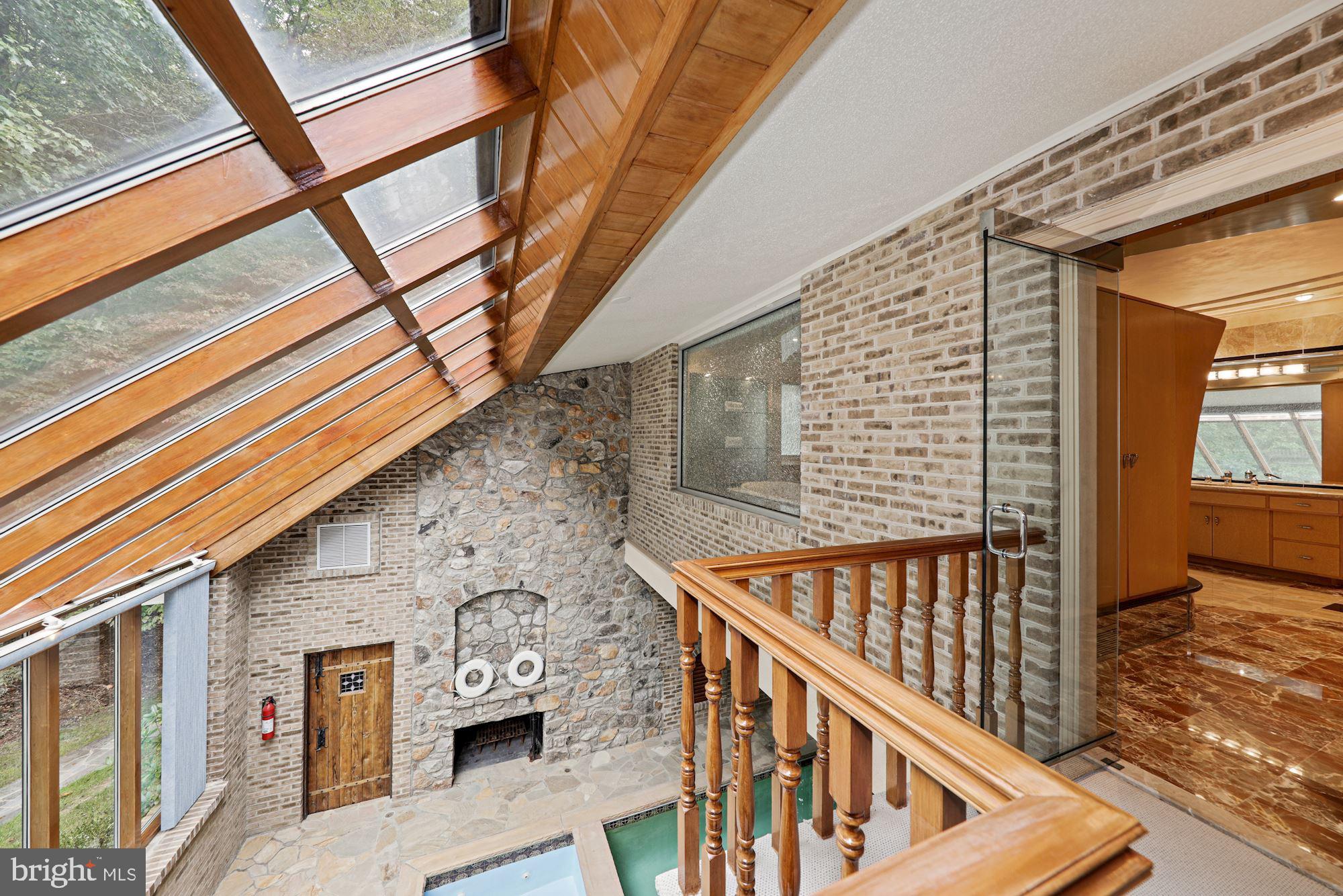 FALCONHURST - Residential
