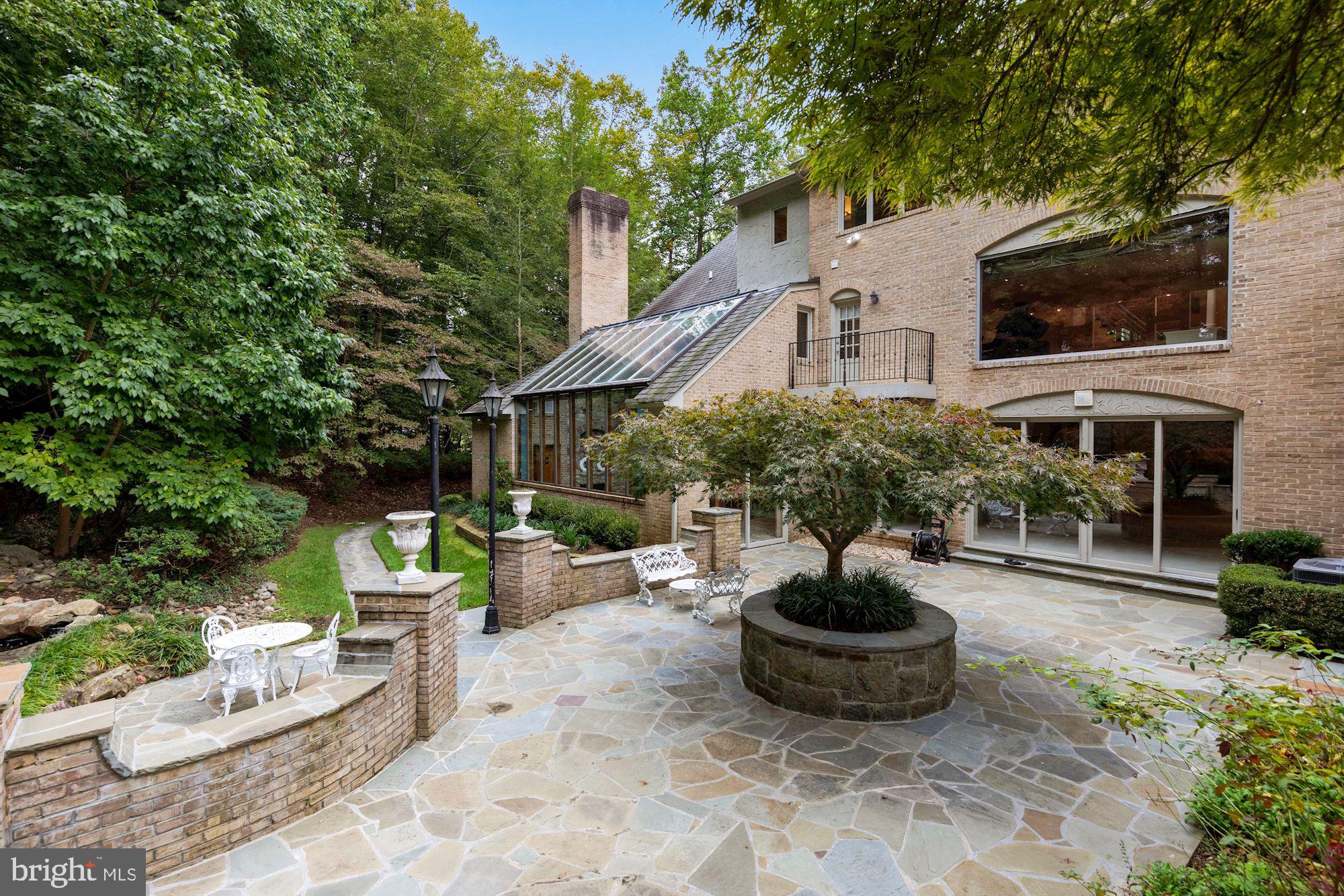 FALCONHURST - Residential