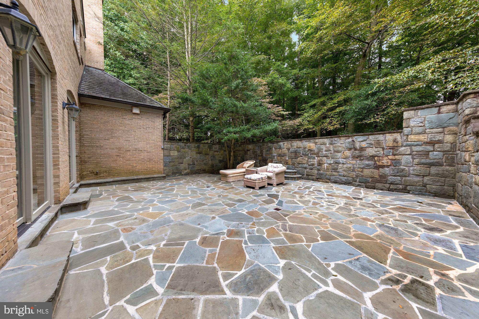 FALCONHURST - Residential