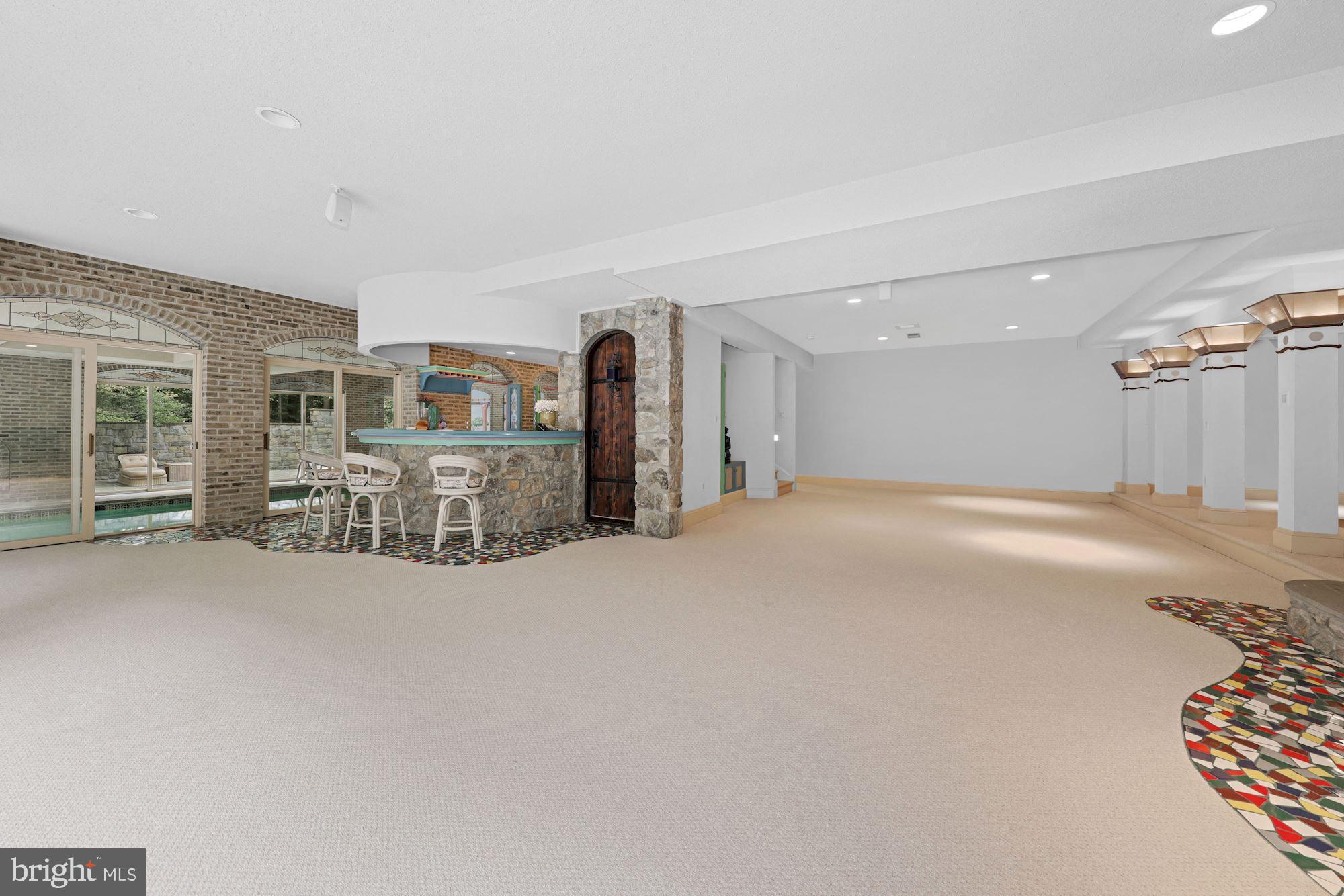 FALCONHURST - Residential