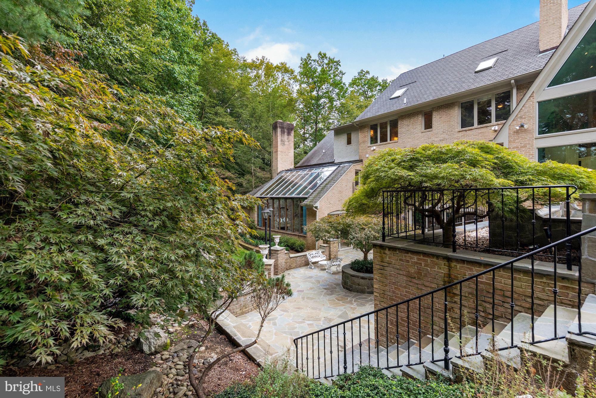 FALCONHURST - Residential