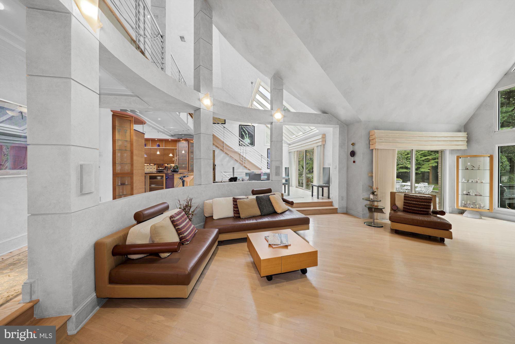 FALCONHURST - Residential