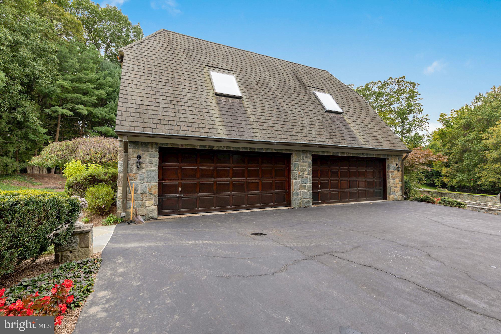 FALCONHURST - Residential