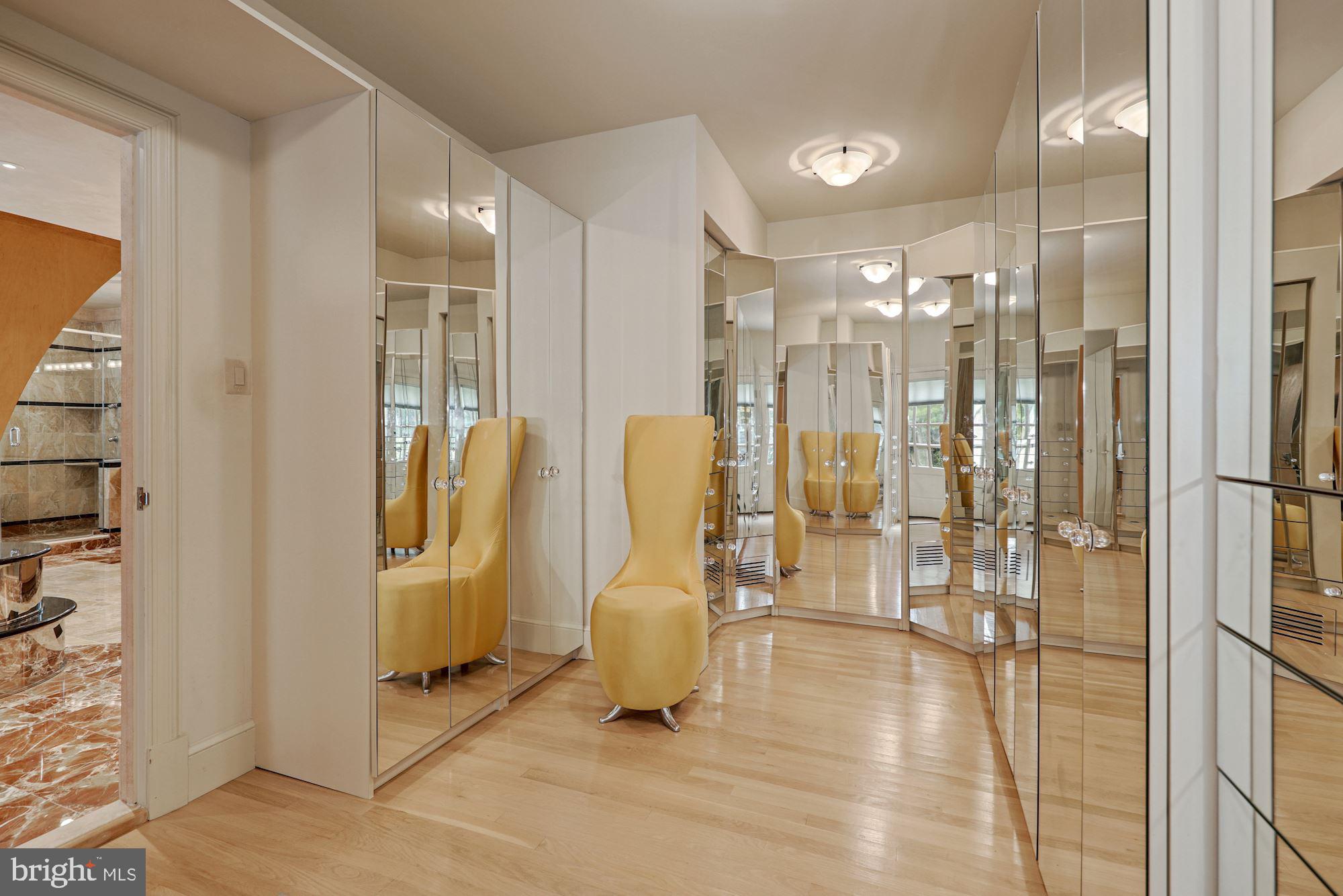 FALCONHURST - Residential