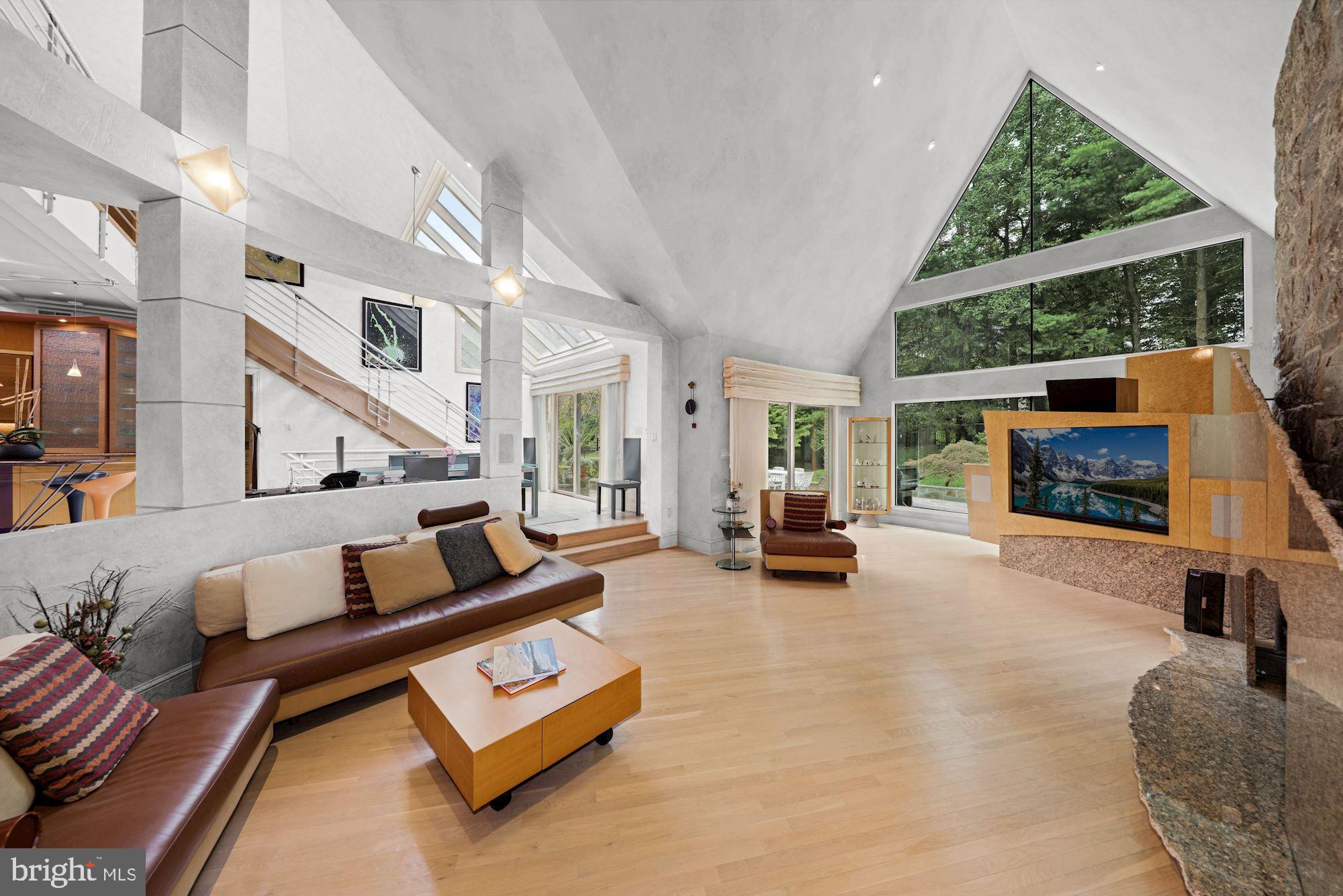 FALCONHURST - Residential