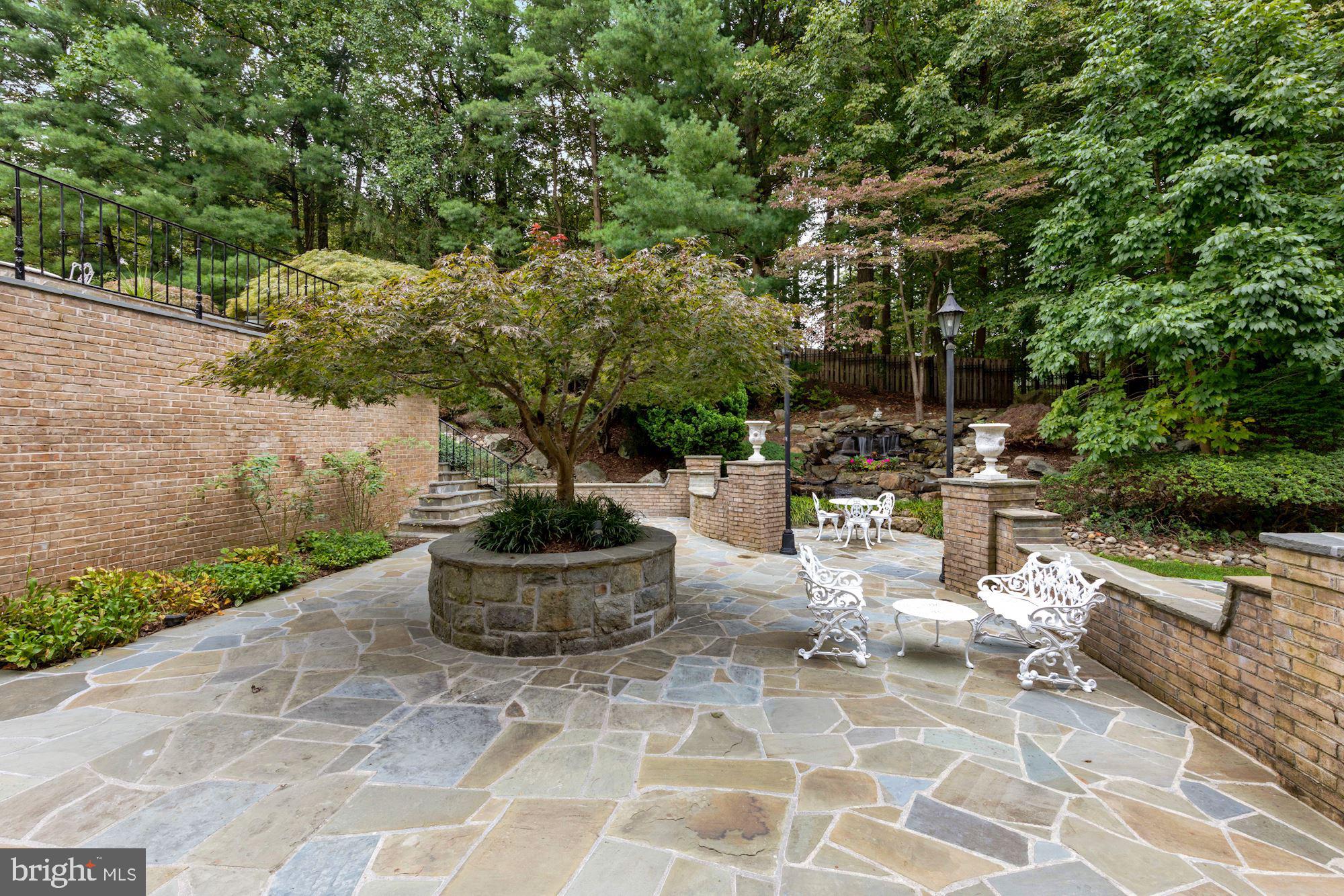 FALCONHURST - Residential
