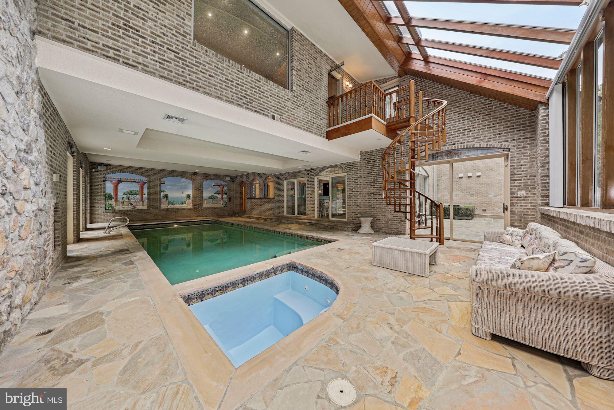 FALCONHURST - Residential