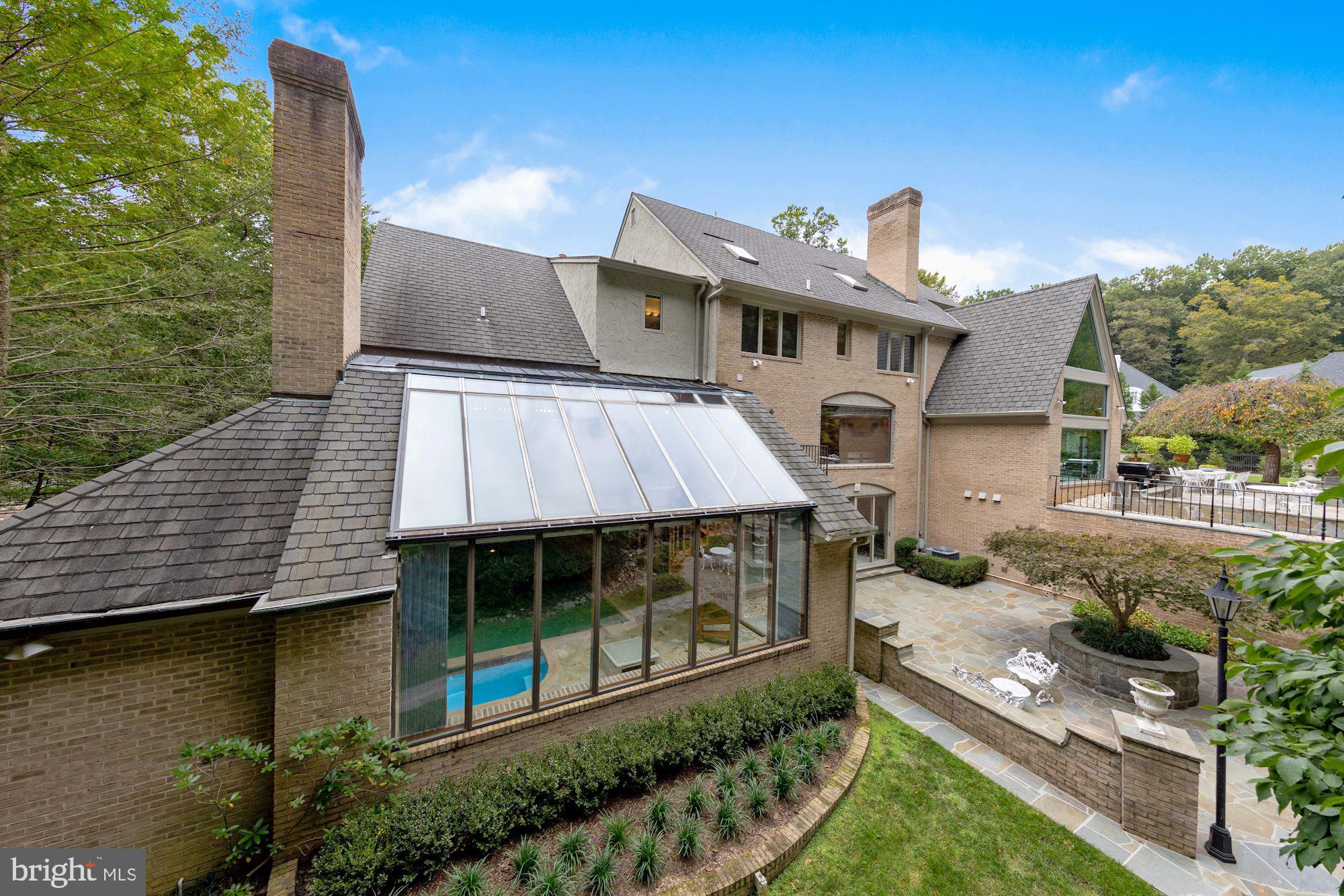 FALCONHURST - Residential