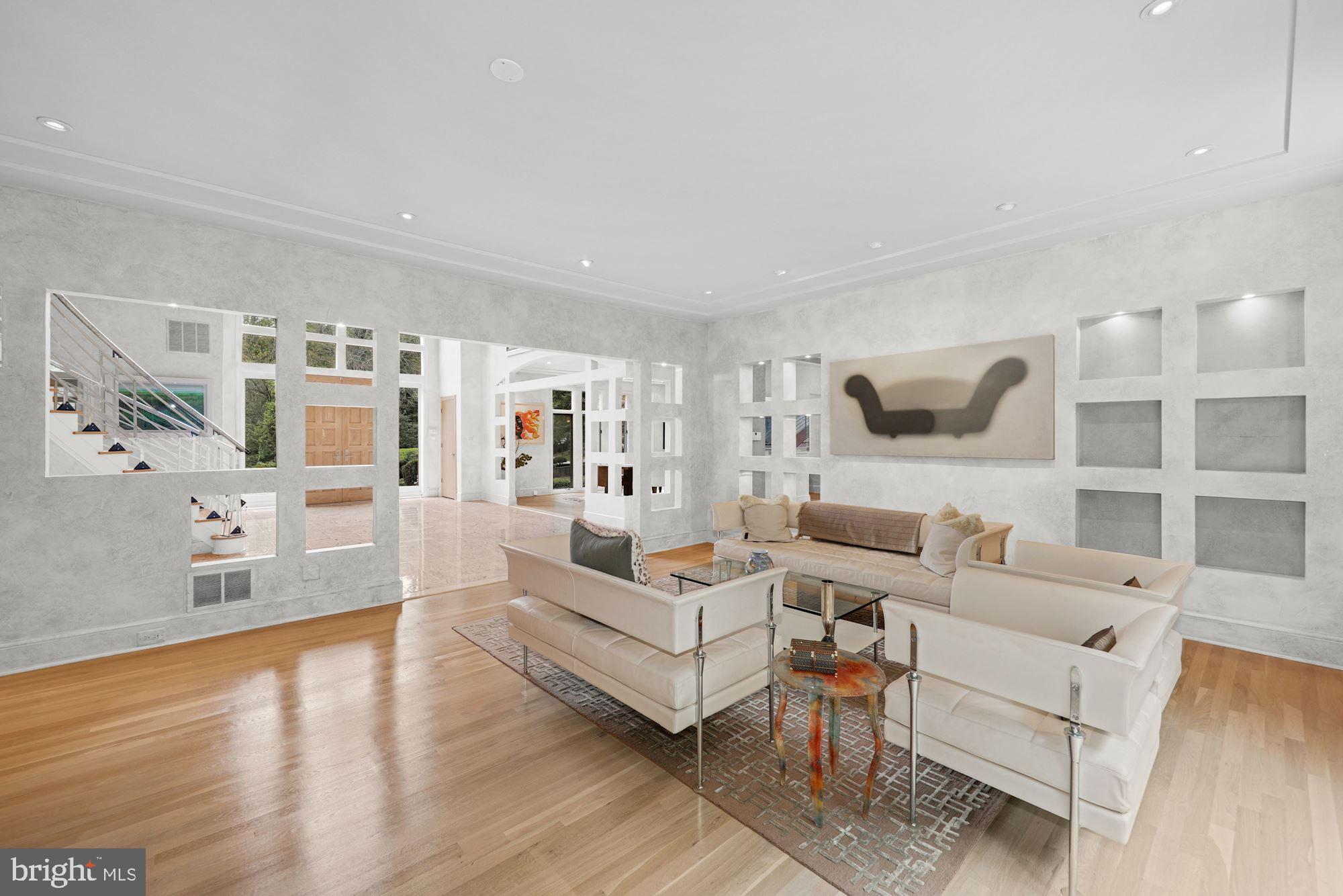 FALCONHURST - Residential