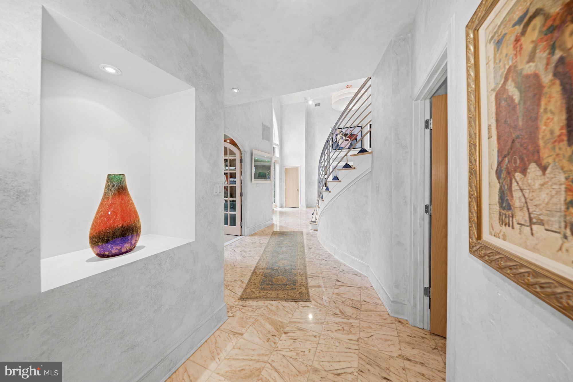 FALCONHURST - Residential
