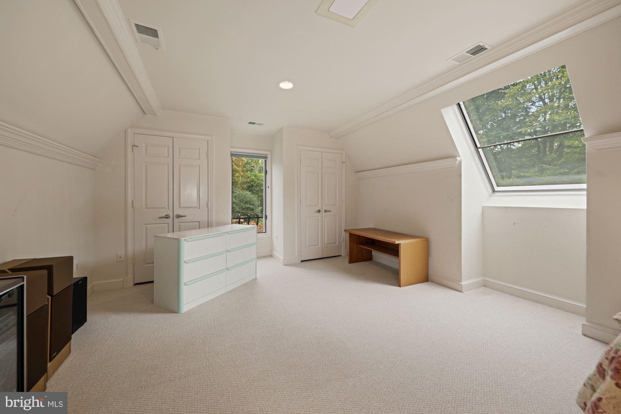 FALCONHURST - Residential