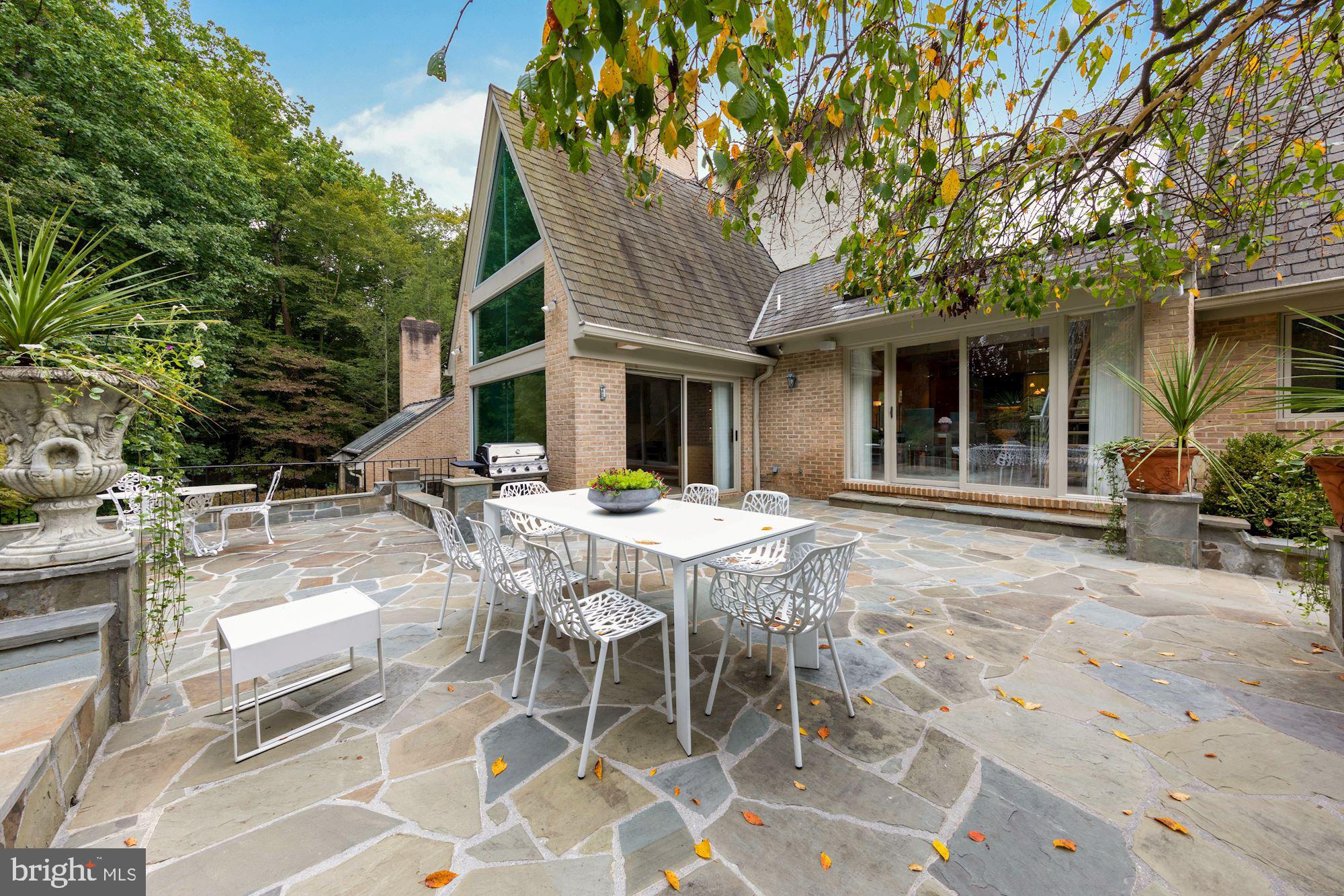 FALCONHURST - Residential