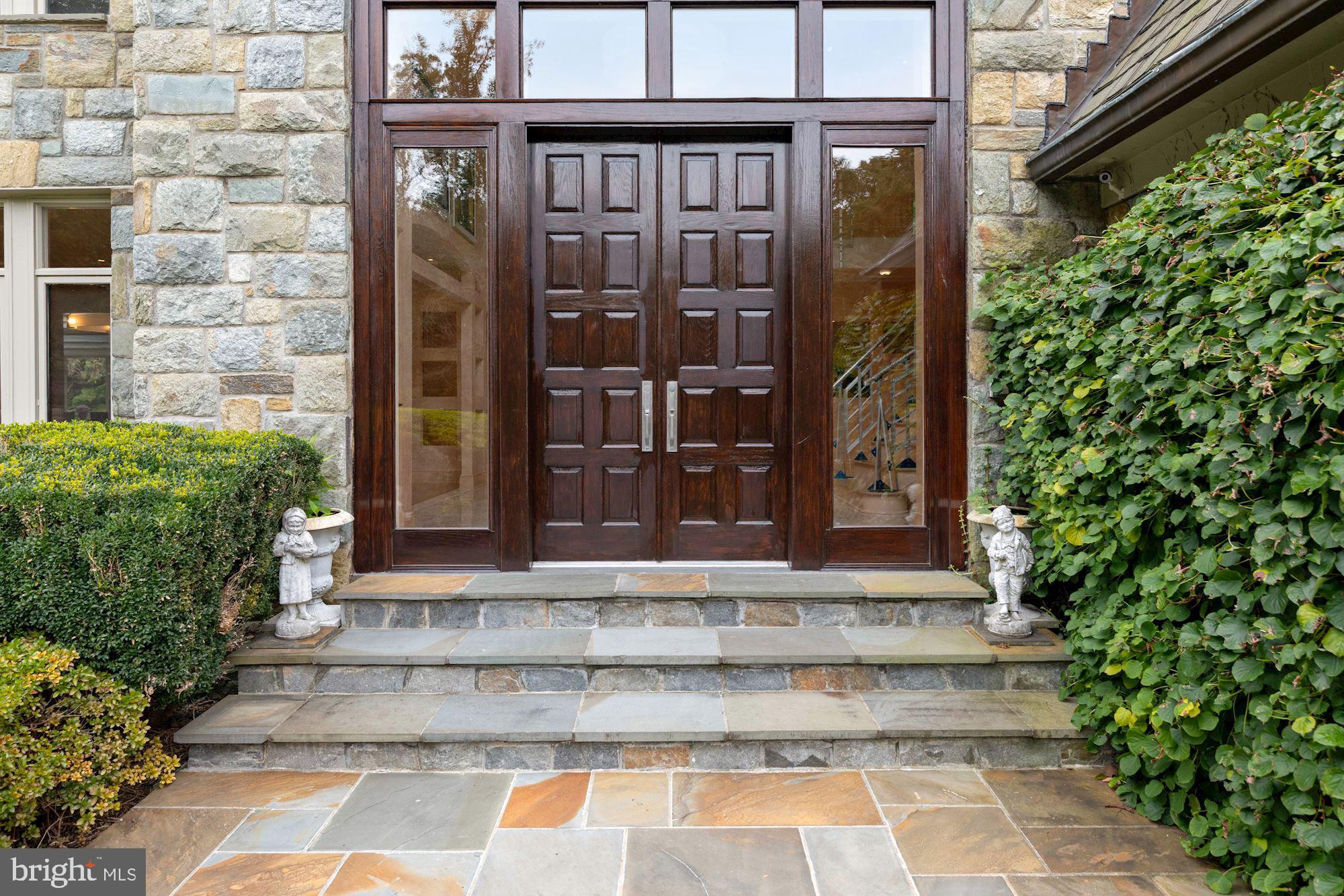 FALCONHURST - Residential