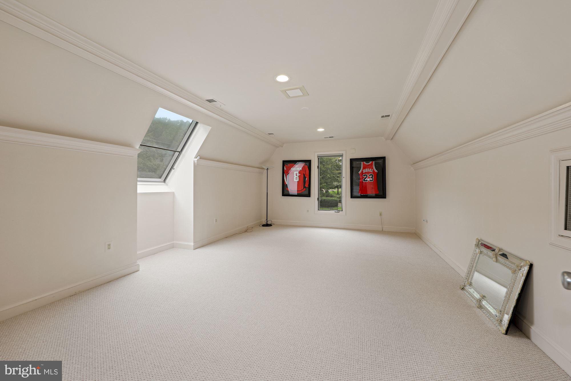 FALCONHURST - Residential