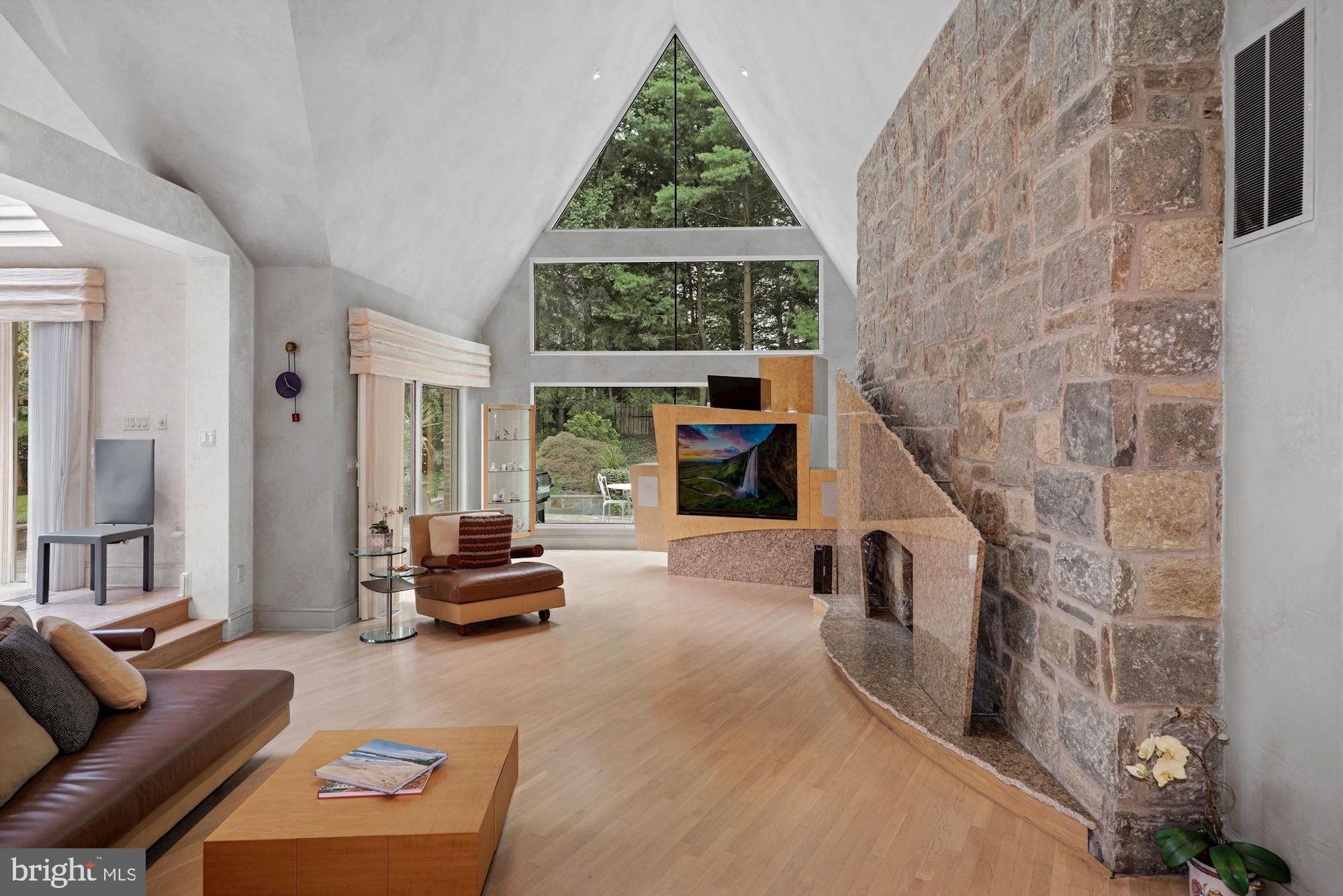 FALCONHURST - Residential