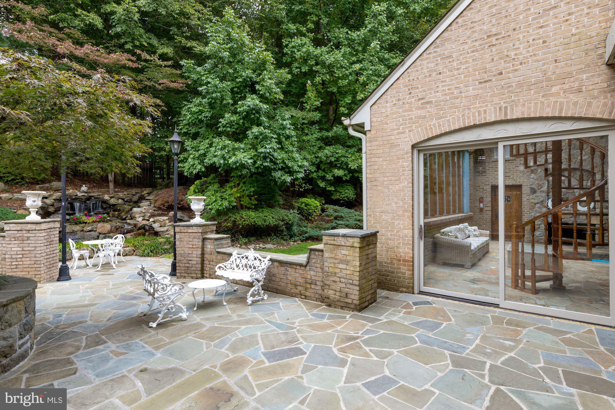 FALCONHURST - Residential