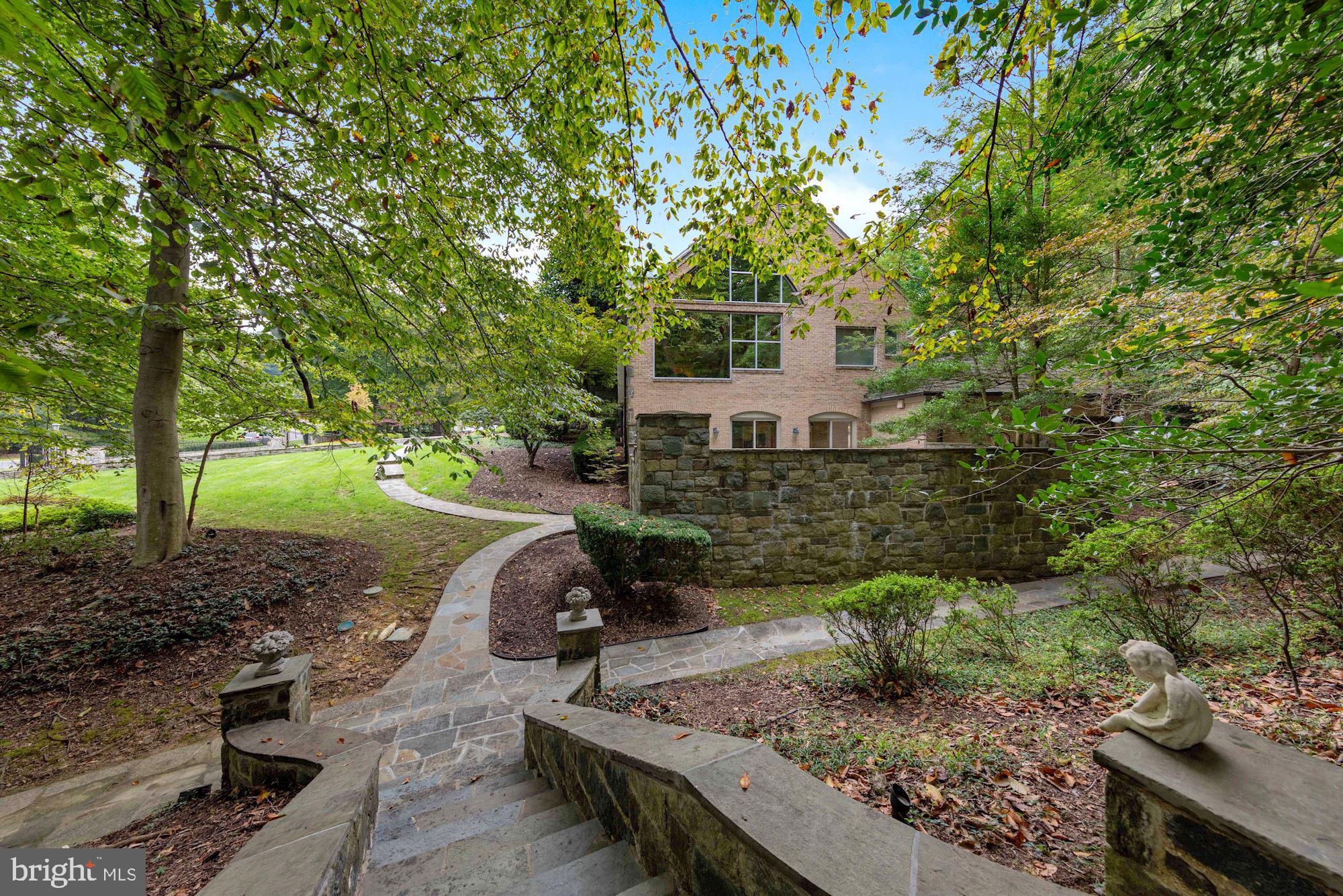 FALCONHURST - Residential