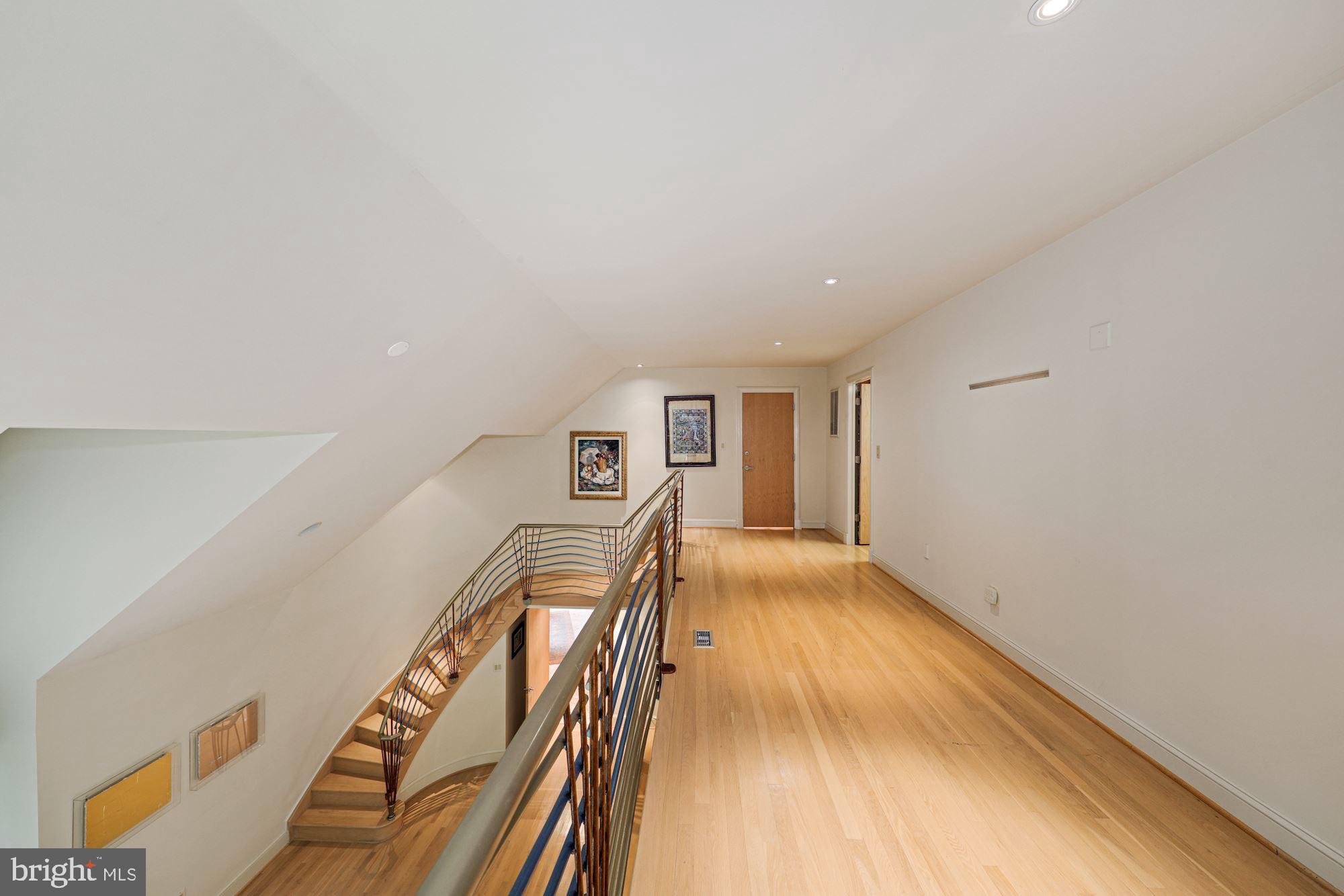 FALCONHURST - Residential