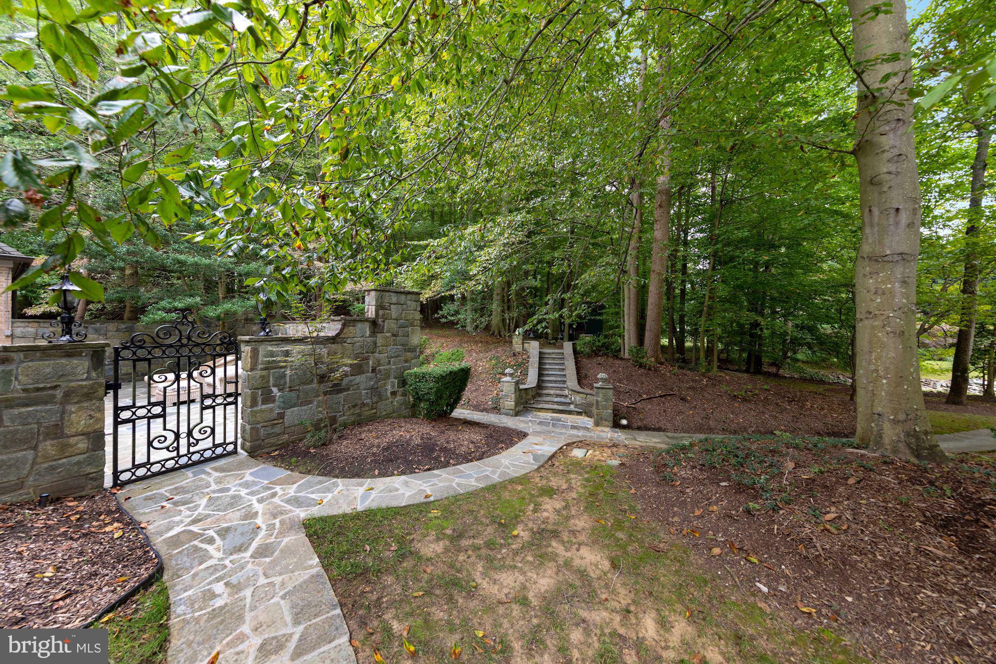 FALCONHURST - Residential