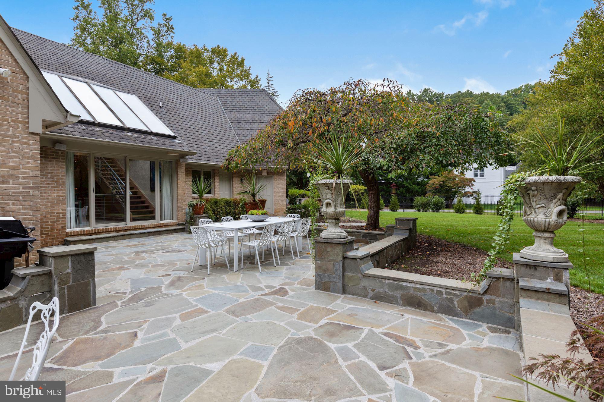 FALCONHURST - Residential