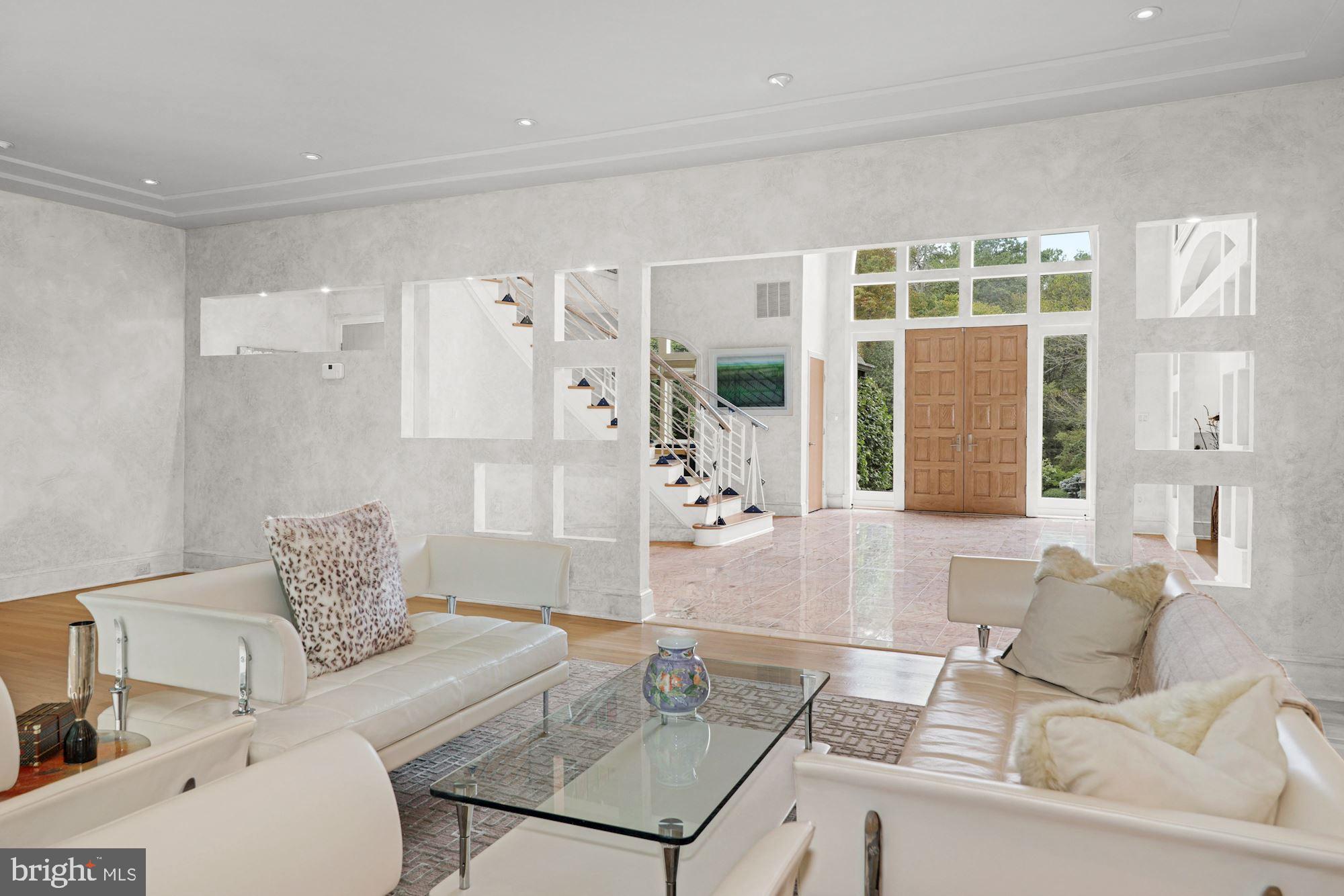 FALCONHURST - Residential
