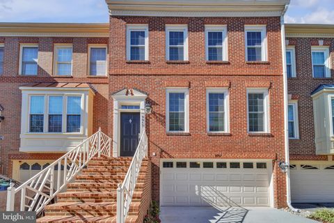 Photo of 9957 Foxborough Circle, ROCKVILLE, MD 20850 (MLS # MDMC2206032)