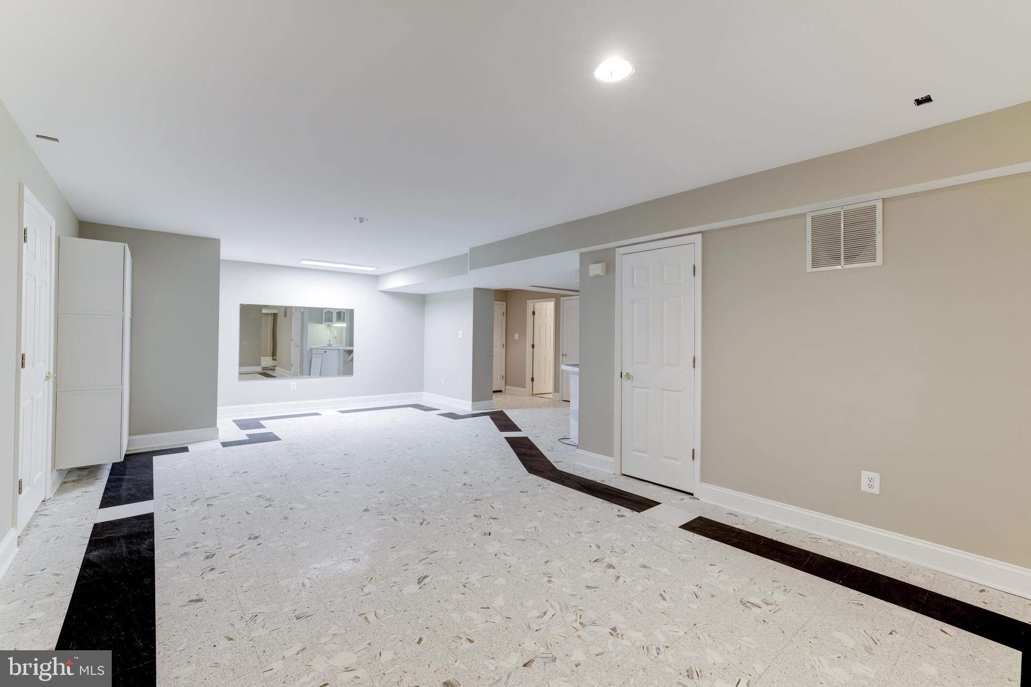 MY LADY'S MANOR - Residential