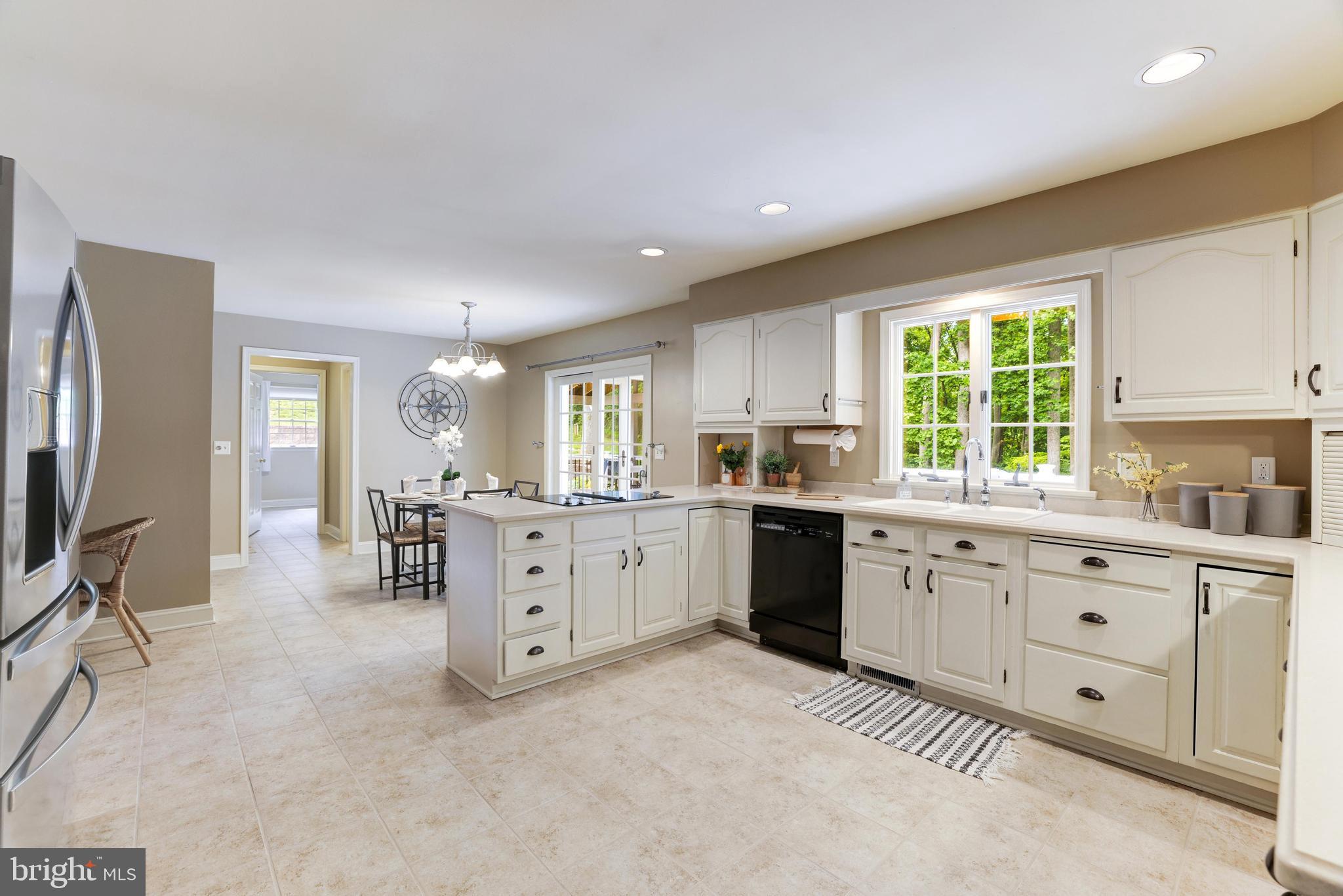 MY LADY'S MANOR - Residential