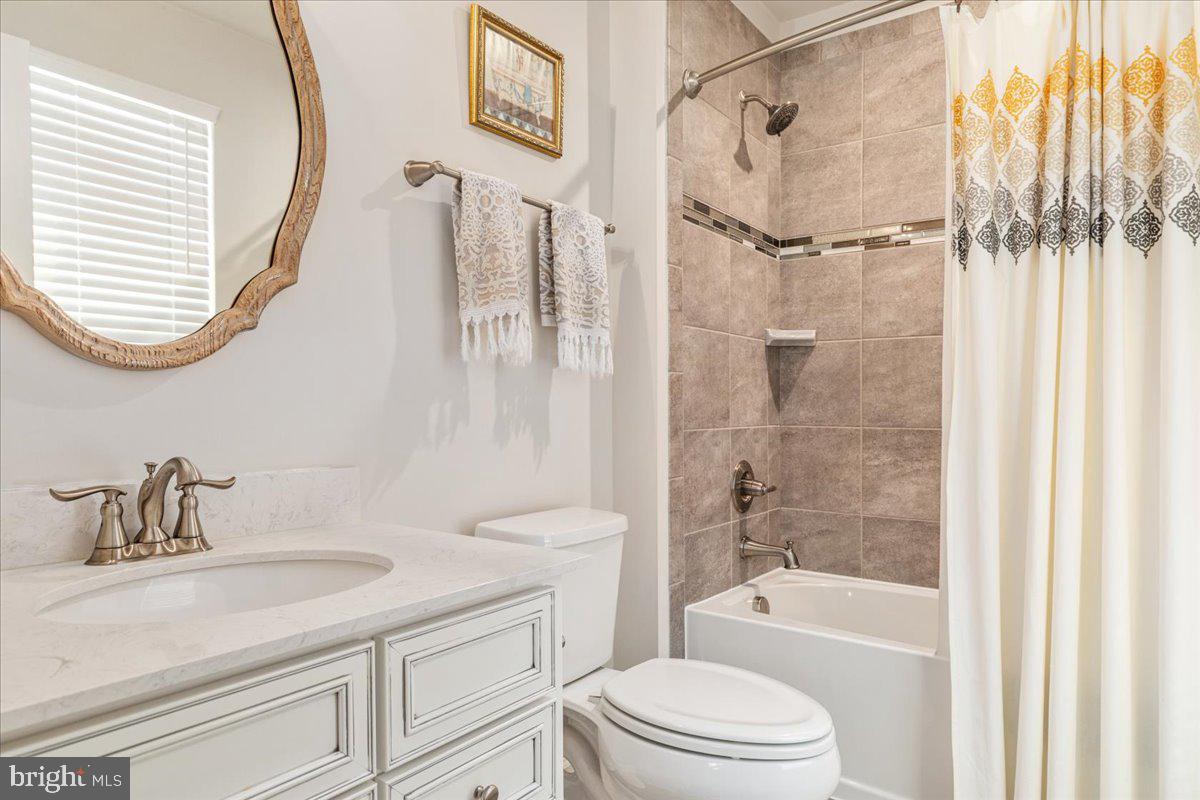 MAY'S QUARTER - Residential