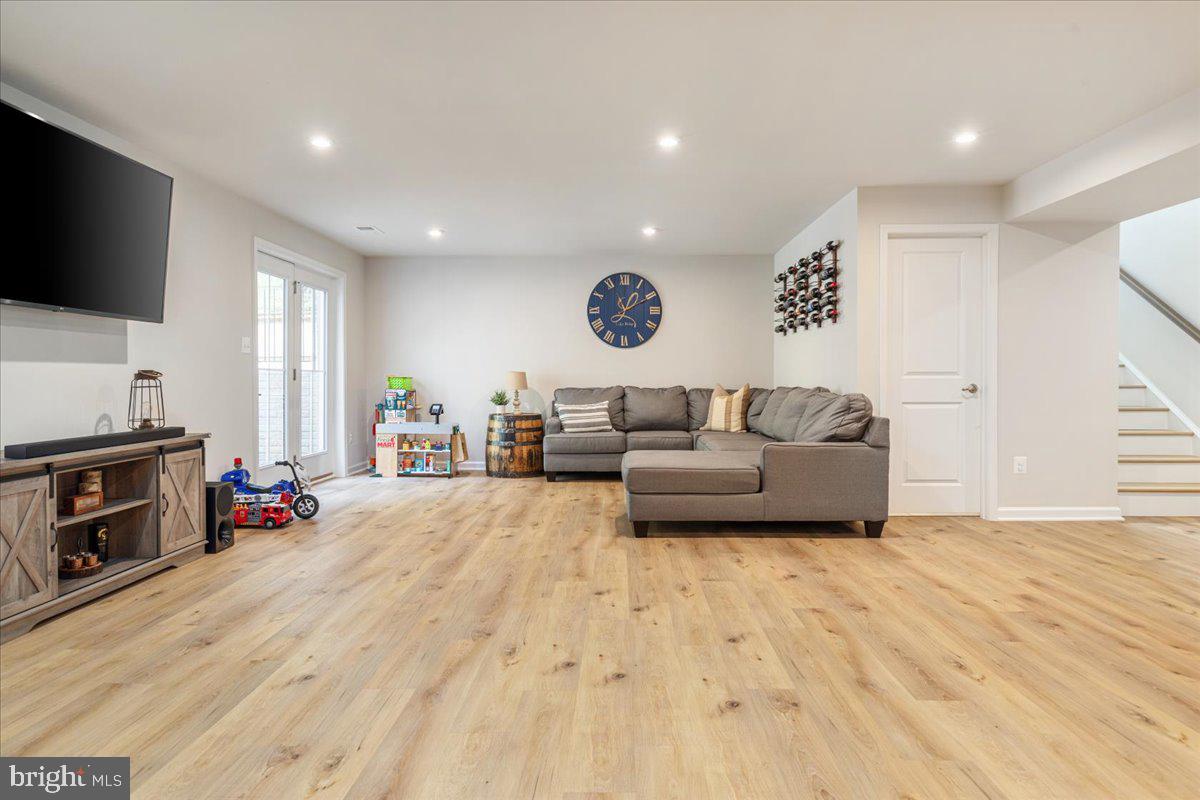 MAY'S QUARTER - Residential