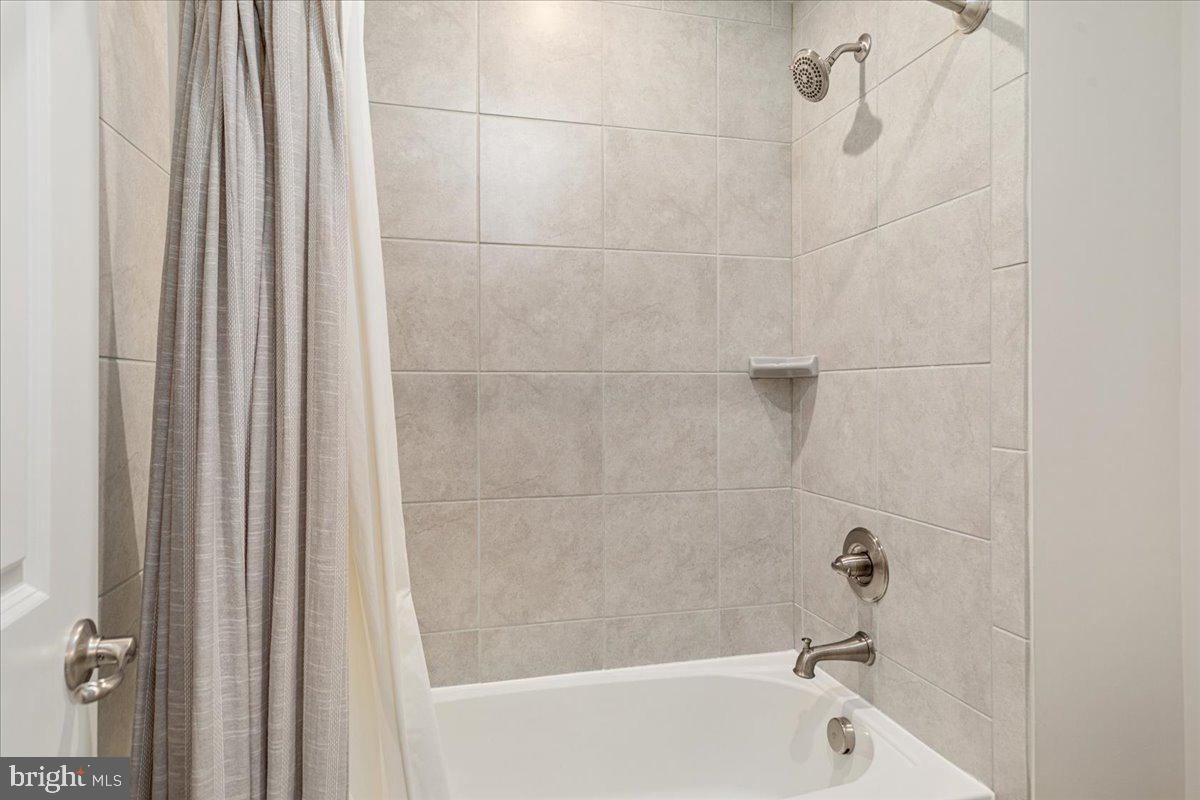 MAY'S QUARTER - Residential