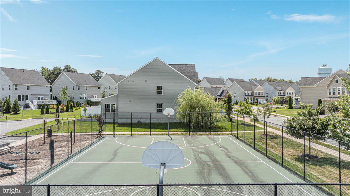 MAY'S QUARTER - Residential